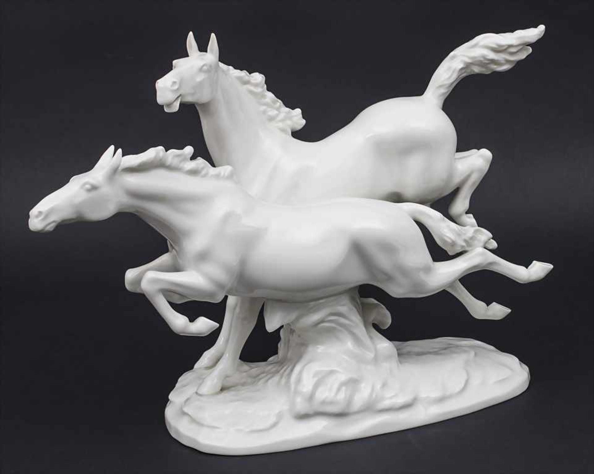 Tierskulptur 'Galoppierendes Pferdepaar' / An animal sculpture 'galopping horses', Hermann Fritz,