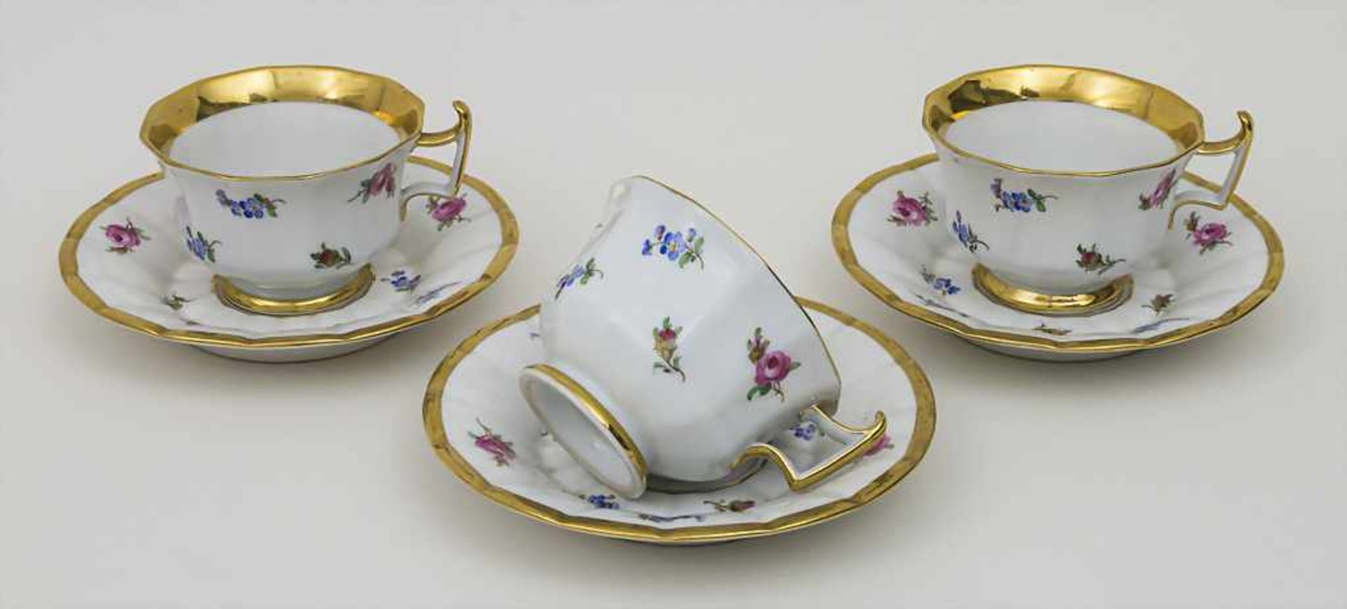 3 Tassen mit Untertassen 'Streublumen' / 3 cups and saucers 'scattered flowers', Meissen, 1.