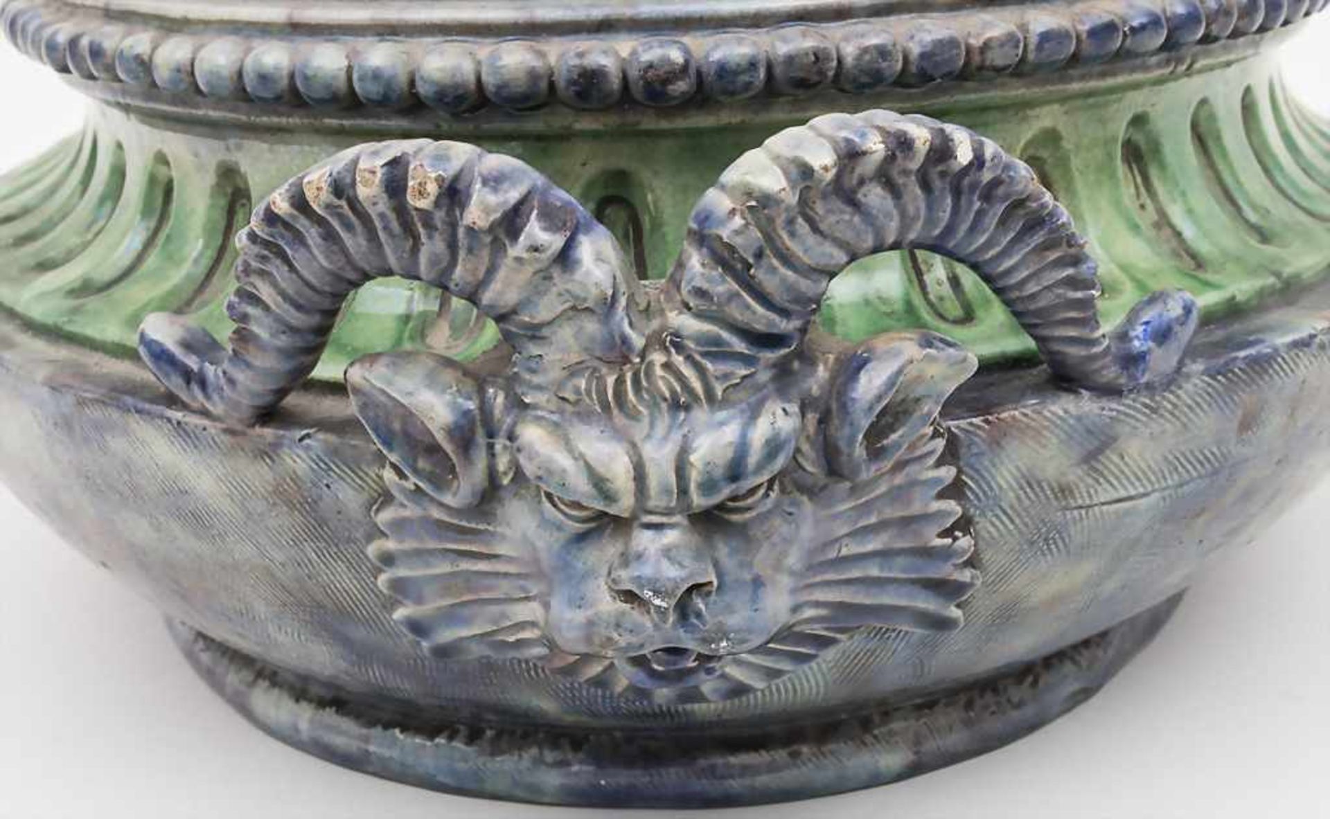 Großer Cachepot mit Maskaronhandhaben / A large cachepot with mascaron handles, Frankreich, um - Bild 2 aus 2