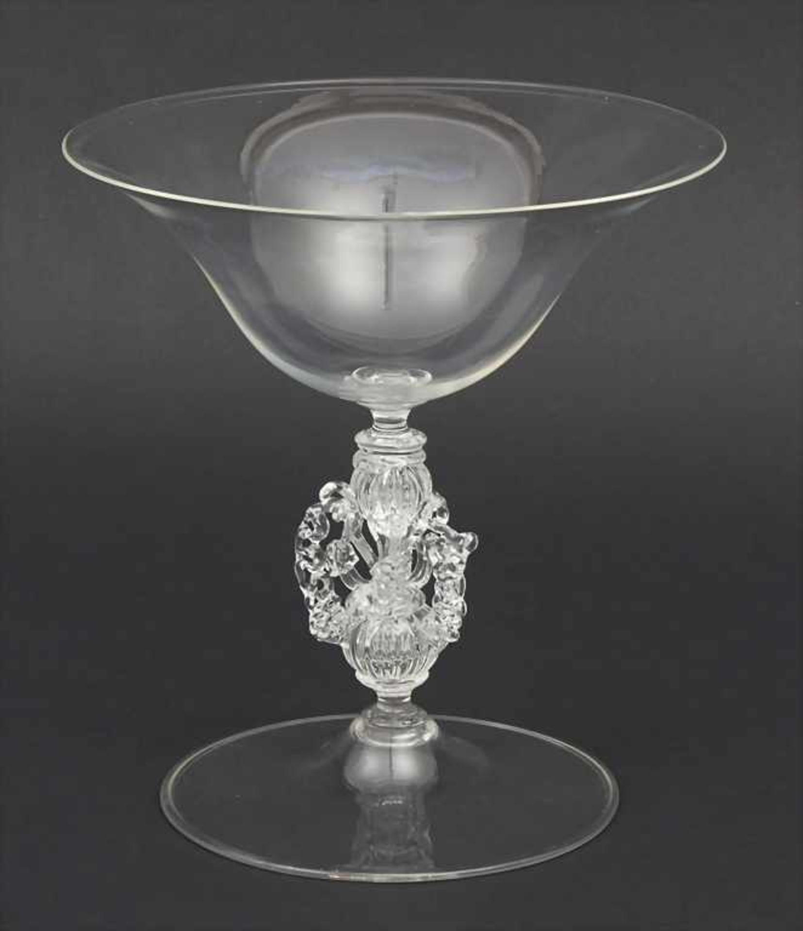 Fußschale / A footed bowl, Murano, 1970/80er Jahre Material: Glas, Marke: ungemarkt, Höhe: 18 cm,
