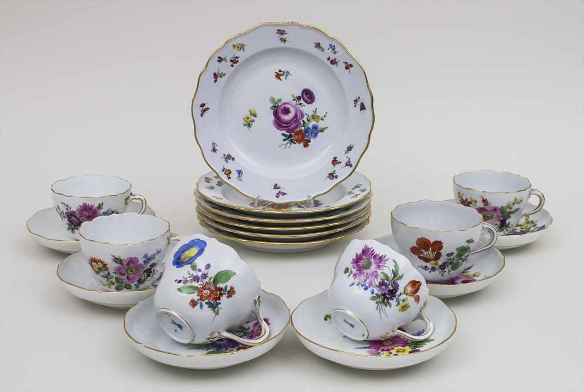 6 Gedecke mit Blumen und Insekten / 6 cups, 6 saucers, 6 plates with flowers and insects, Meissen,
