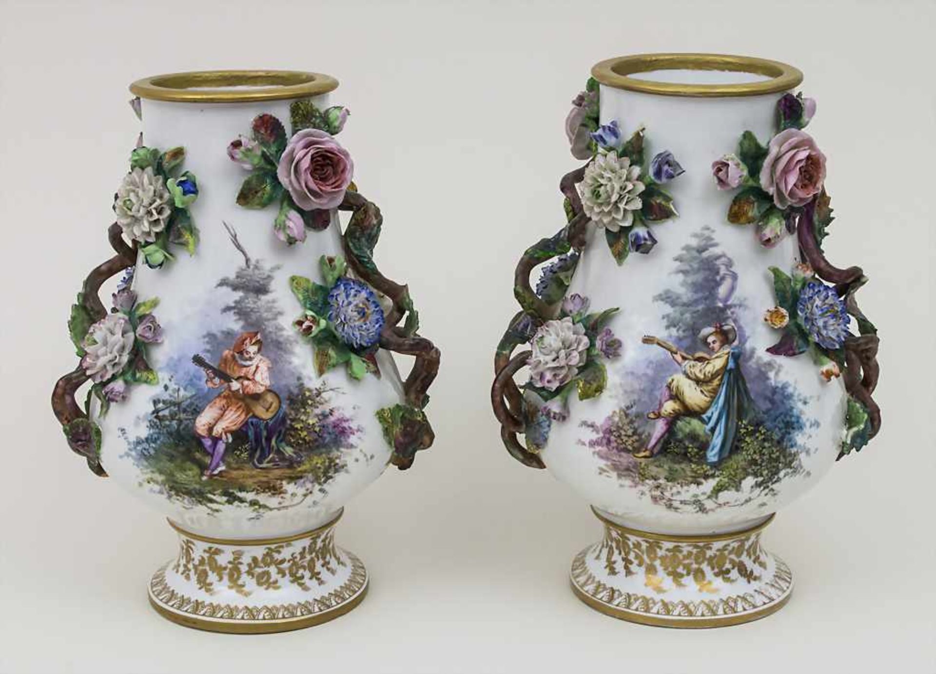 Paar Vasen 'Kavalier und junge Dame' / A pair of vases 'cavalier and young lady', Meissen, um 1800