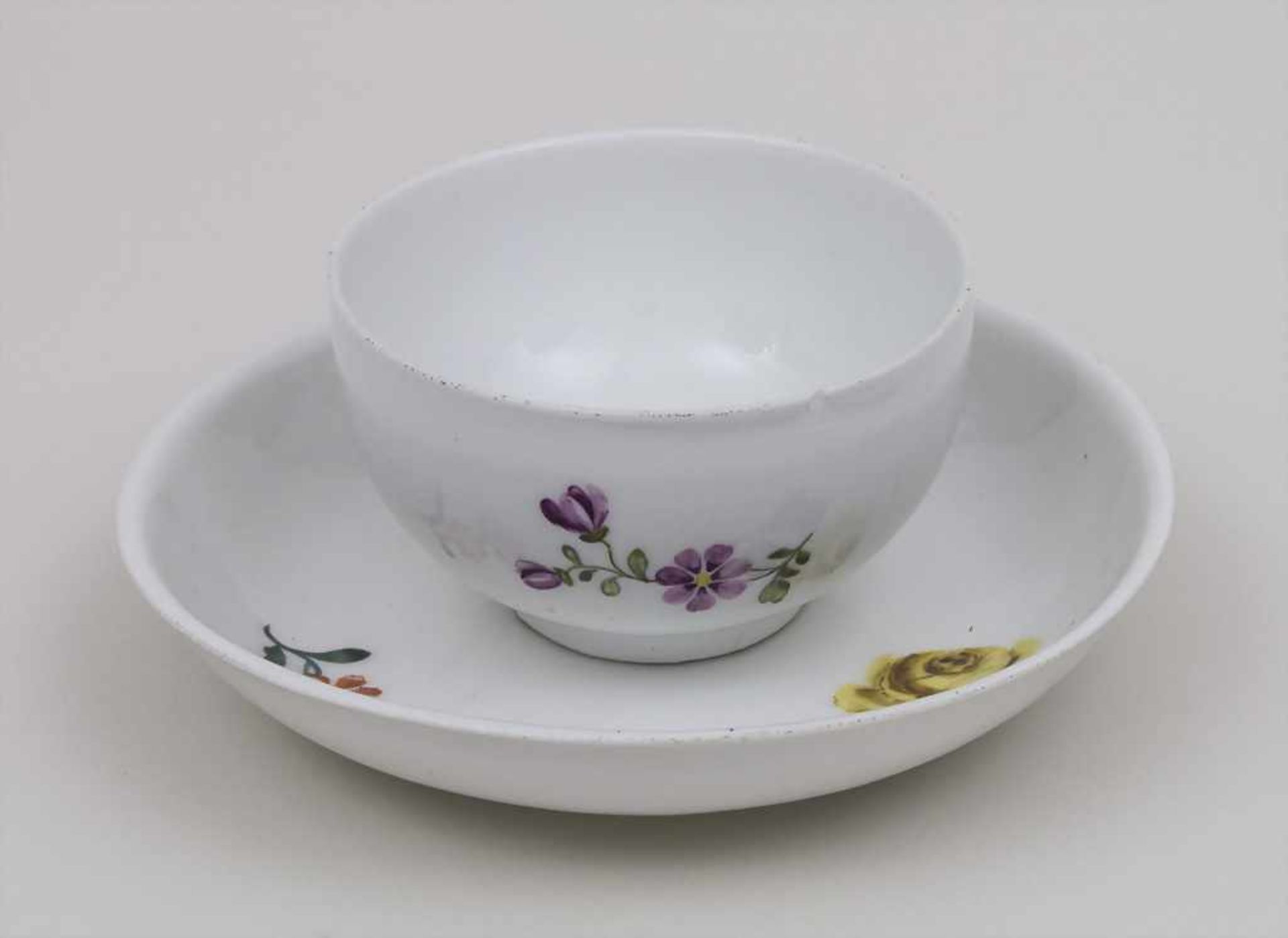 Koppchen mit Unterschale / A cup with saucer, Meissen, um 1760 Material: Porzellan, weiß, - Bild 2 aus 3