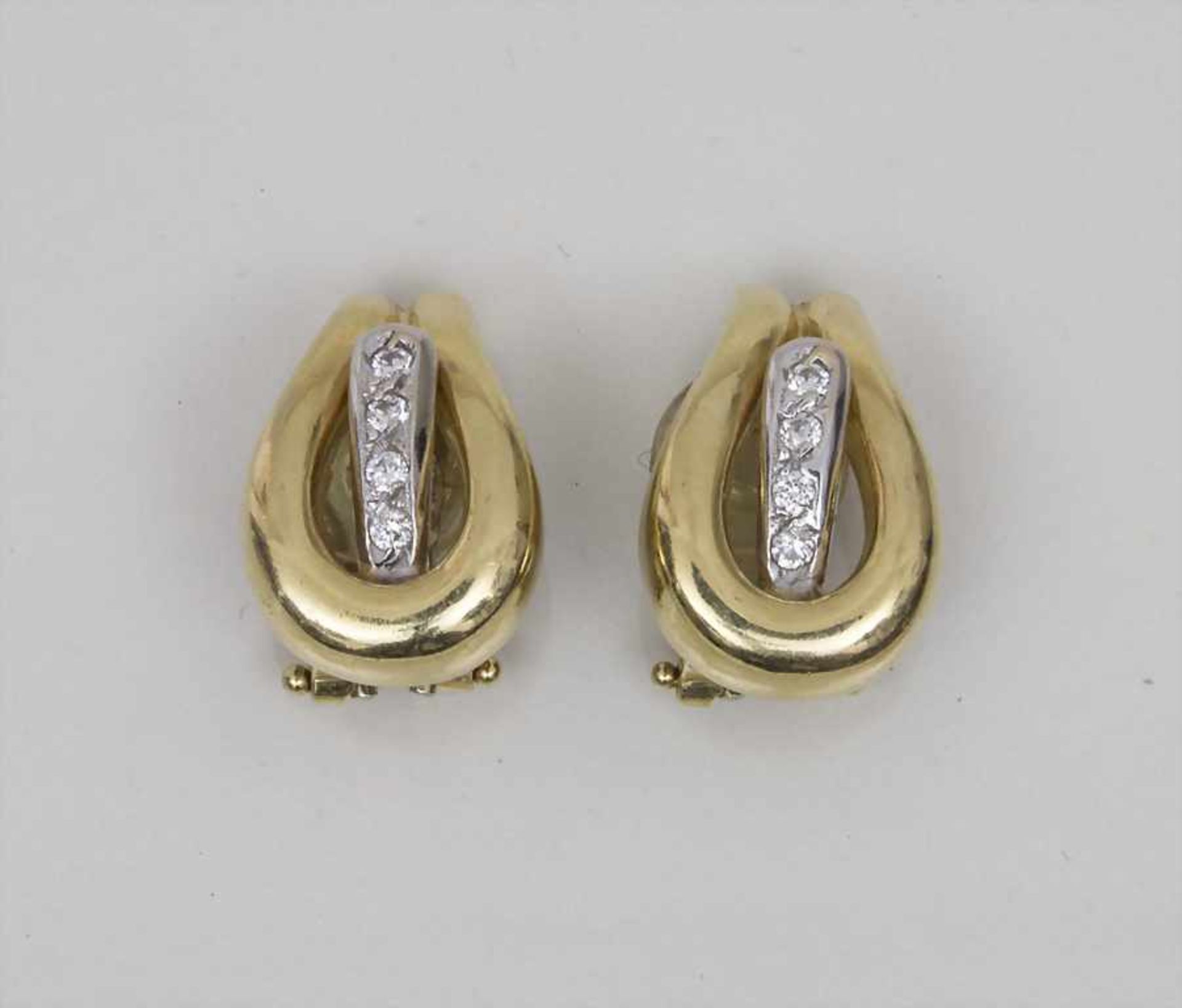 Paar Ohrclips / A pair of earclips, Italien Material: Gelbgold 750/000 18 Kt gepunzt, weiße