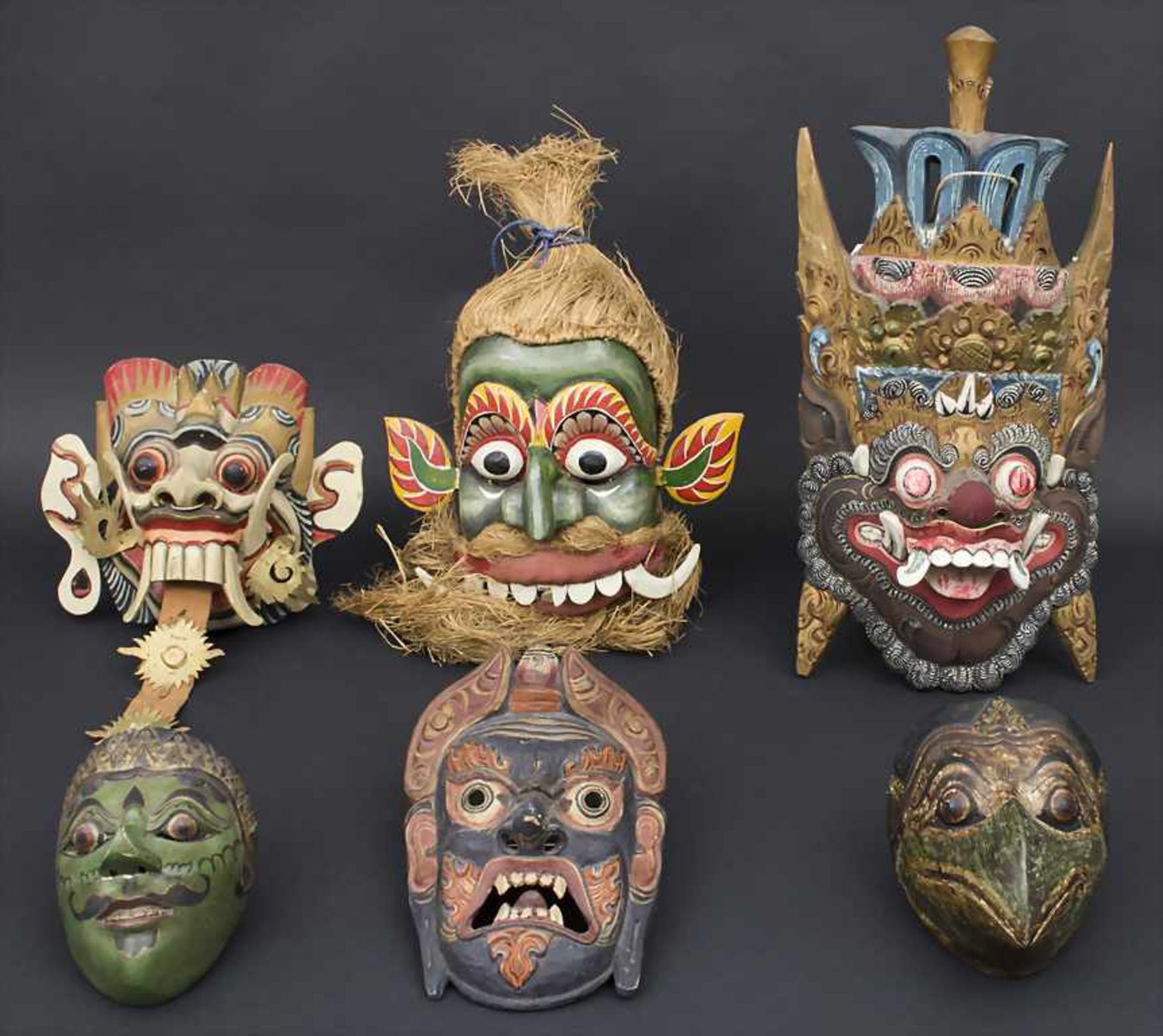 Konvolut von 6 Masken / 6 masks, Indonesien 20. Jh. Material: Holz, polychrom bemalt,Höhen: von 16 -