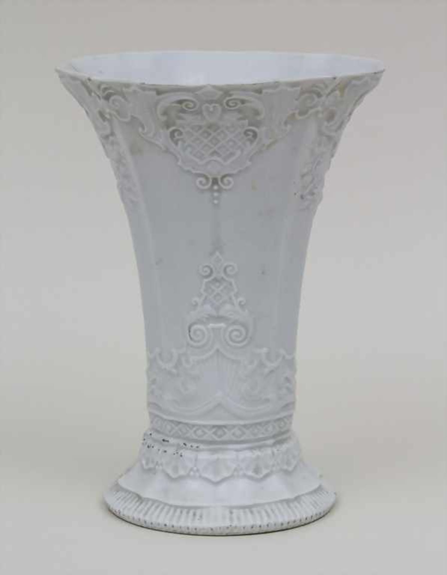 Vase mit Girlanden und Ornamenten / A vase with garlands and ornaments, Meissen, um 1860 Material: