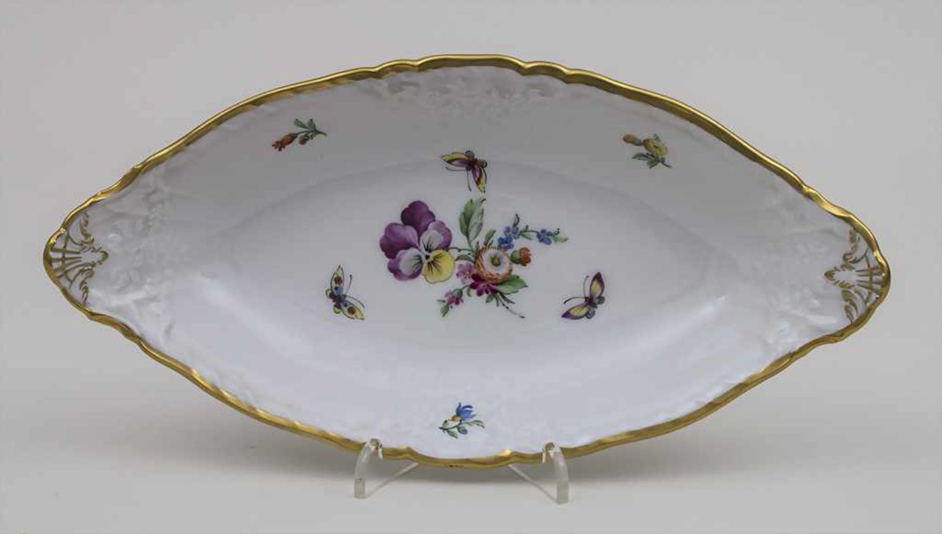 Schale mit Blumen und Insekten / A bowl with flowers and insects, KPM Berlin, um 1900 Material: