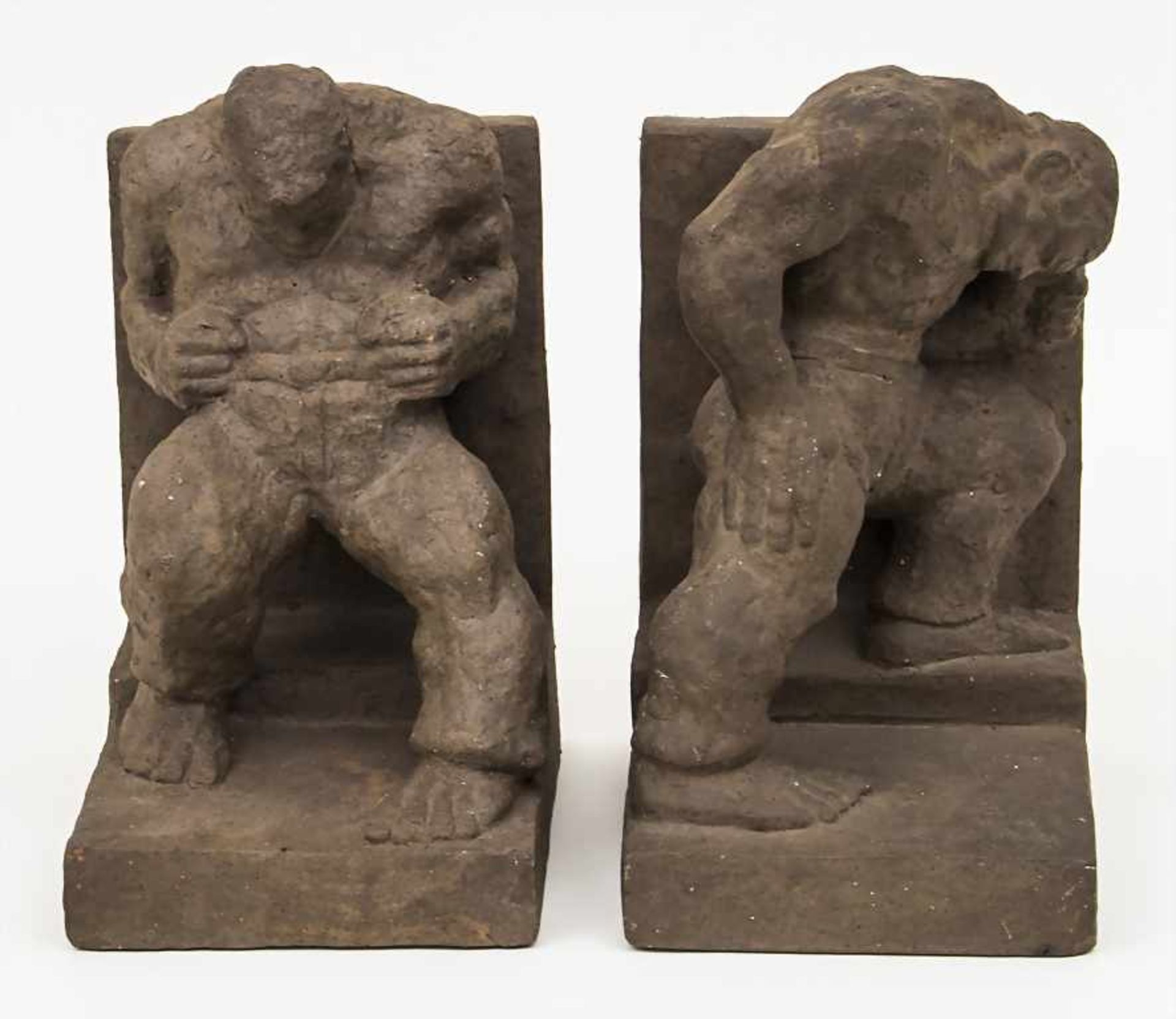 Paar Figuren-Buchstützen / A pair of figural bookends Technik: Keramik, unglasiert,Datierung: 1930er - Bild 2 aus 3