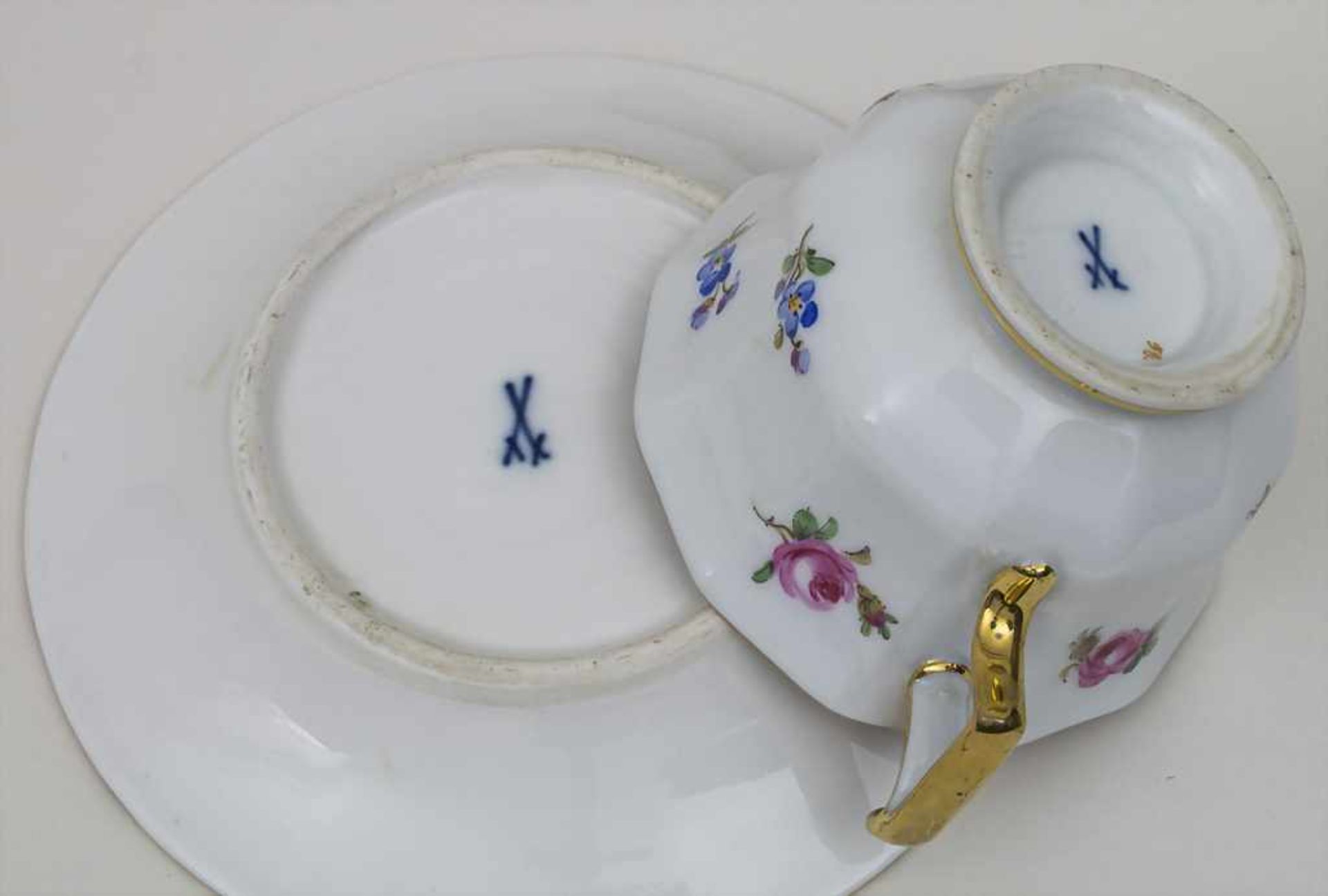 3 Tassen mit Untertassen 'Streublumen' / 3 cups and saucers 'scattered flowers', Meissen, 1. - Bild 2 aus 2