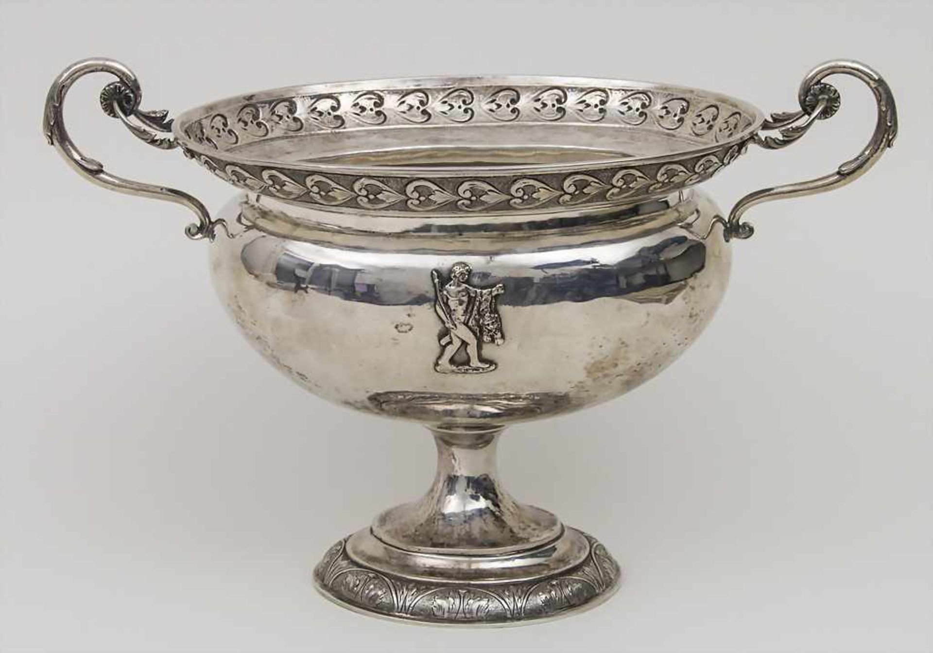 Große Obstschale / A large fruit bowl, Georg Roth & Comp., Hanau, um 1890 Punzierung: Silber,