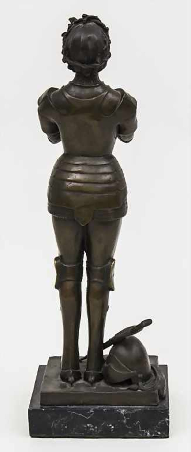 Skulptur 'Betende Johanna von Orléans/Jeanne D'Arc' / A bronze sculpture 'Praying Joan of Arc', - Bild 3 aus 4