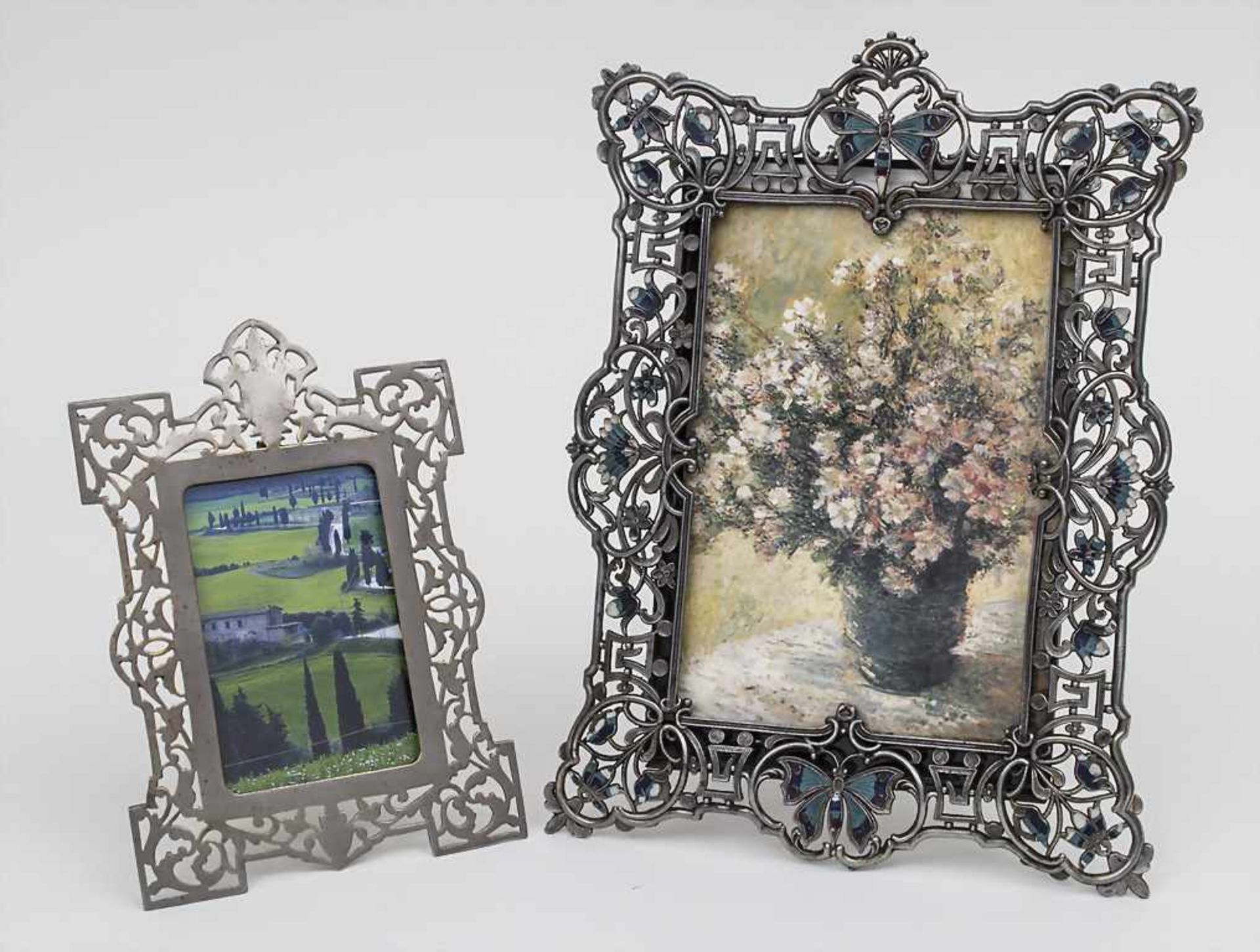 2 Jugendstil-Bilderrahmen / 2 Art Nouveau frames, um 1900 Material: Metall, versilbert, 1 Rahmen mit