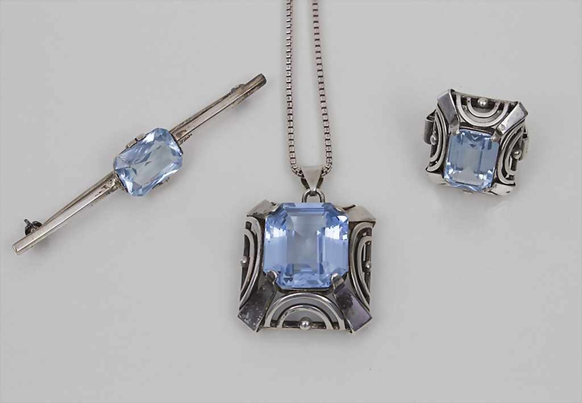 Schmuckset mit blauem Schmuckstein / A set of jewellery with blue stone Halskette mit Anhänger, Ring