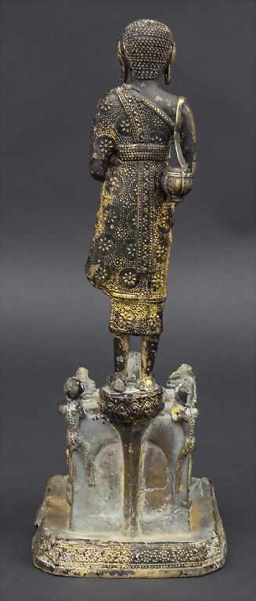 Sukothai-Altar / An Sukothai altar, Thailand, um 1900 Material: Bronze, partiell blattvergoldet, - Bild 2 aus 2