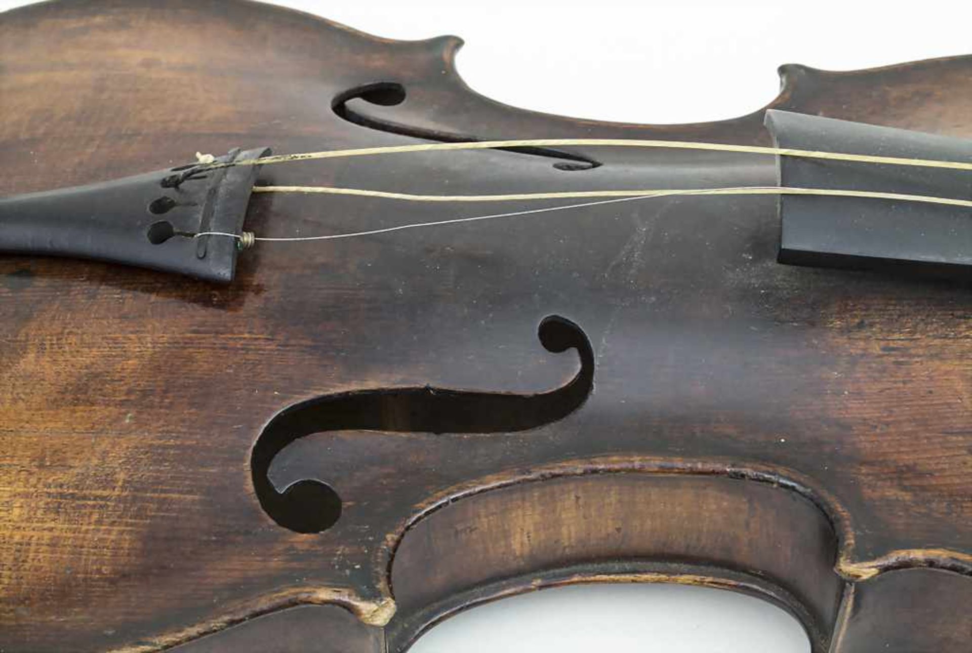 4/4 Geige mit Bogen / A violin with bow, 19./20. Jh. Material: Holz, dunkel gebeizt, Rosshaar, - Bild 3 aus 3