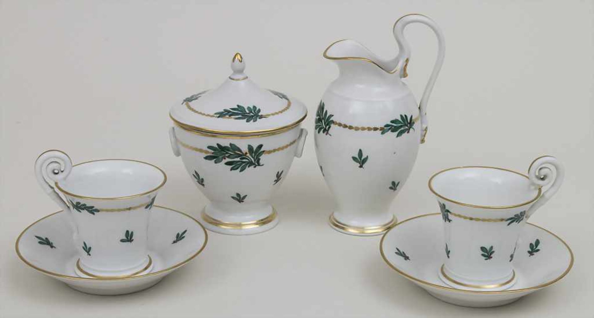 Mokka-Service mit Mistelzweigdekor / A mocha set with mistletoes, Nymphenburg, um 1900 Darunter 1