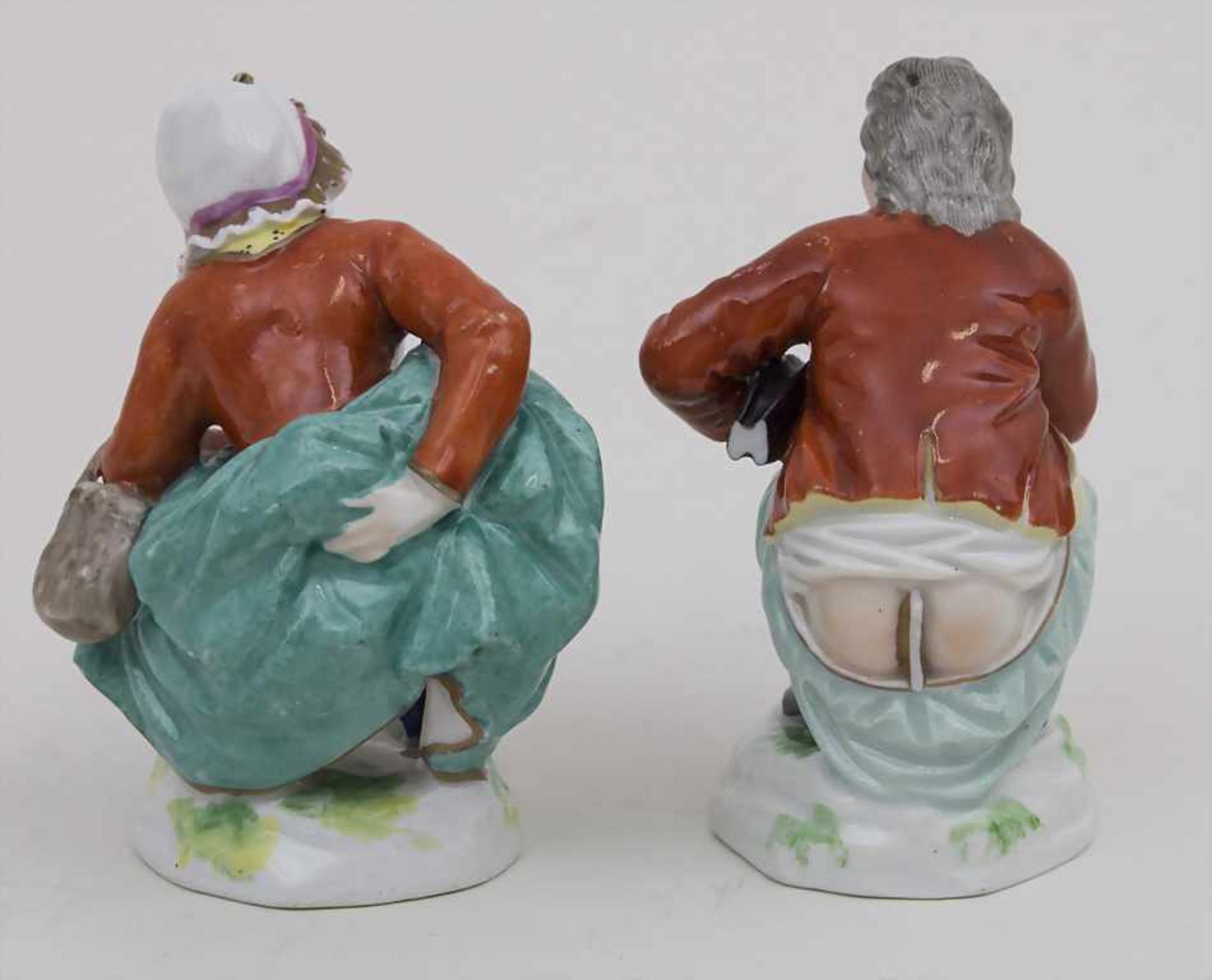 Satirisch-erotische Figur 'pinkelnde Frau' / A satirical-erotical figure of a peeing woman, Carl - Image 2 of 5