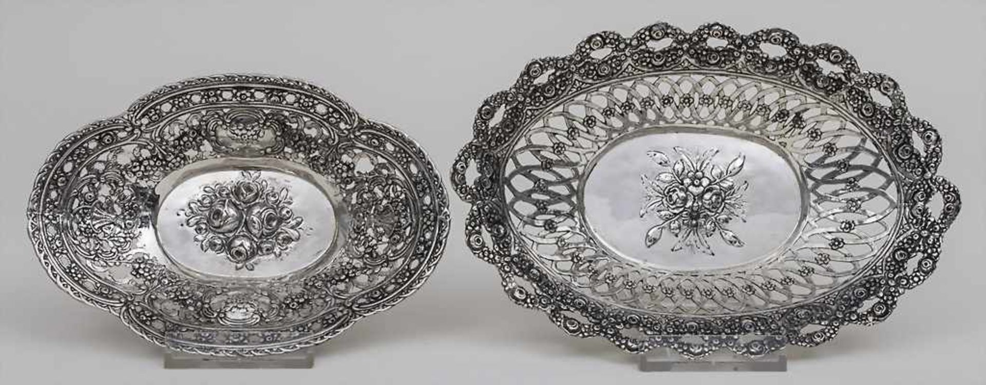 2 Schälchen mit Blumendekor / 2 bowls with flowers, 19. Jh. Punzierung: Silber gestempelt '800',
