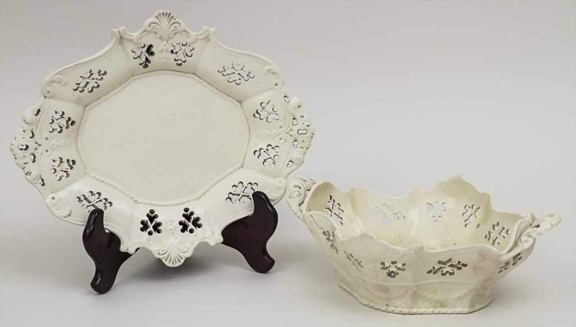 Schale mit Présentoir / A bowl with saucer, wohl Frankreich, Anfang 19. Jh. Material: Cremeware, - Bild 2 aus 2