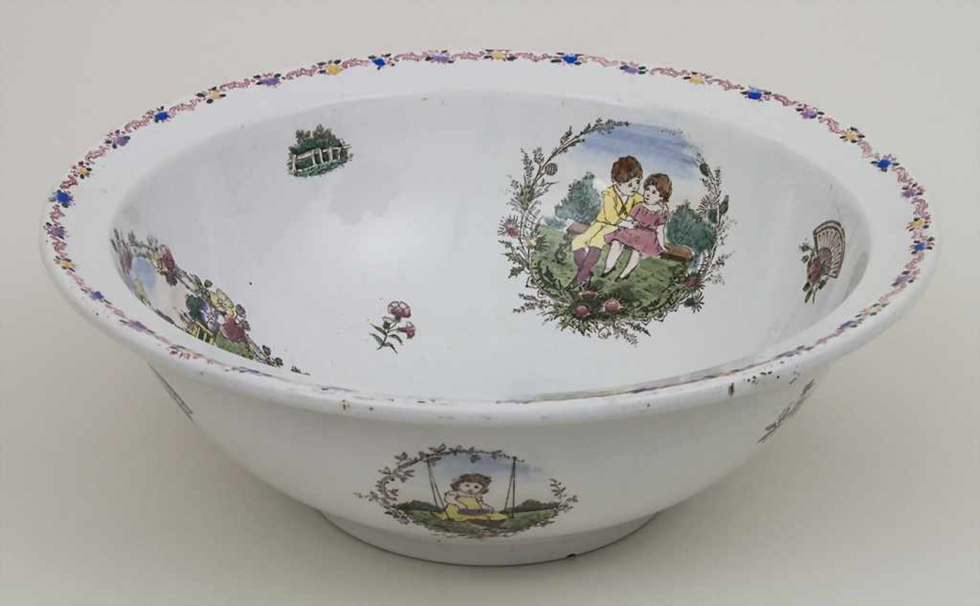 Waschschüssel mit den Lebenszyklen eines Mädchens / A wash bowl depicting the periods of life of a