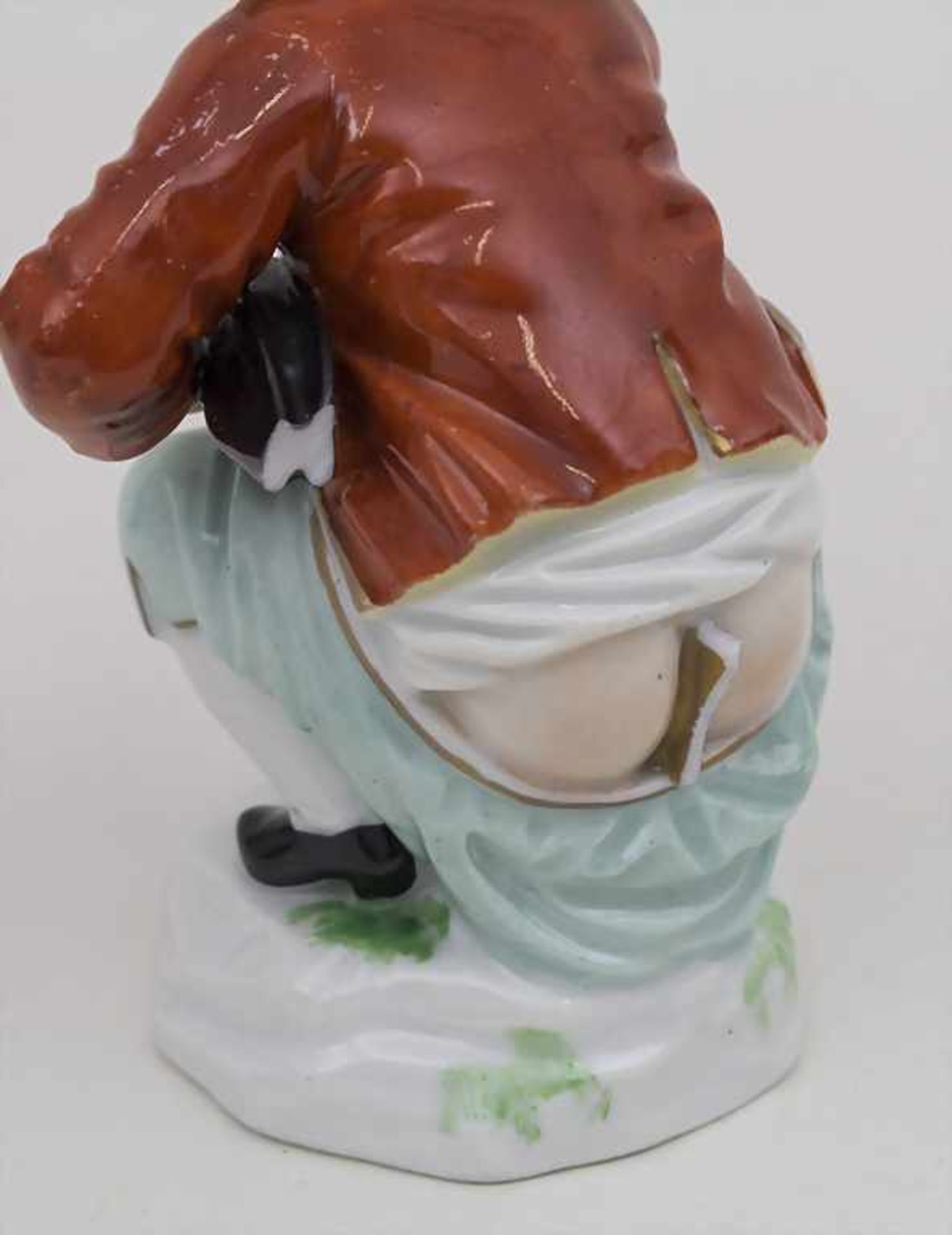 Satirisch-erotische Figur 'pinkelnde Frau' / A satirical-erotical figure of a peeing woman, Carl - Bild 4 aus 5