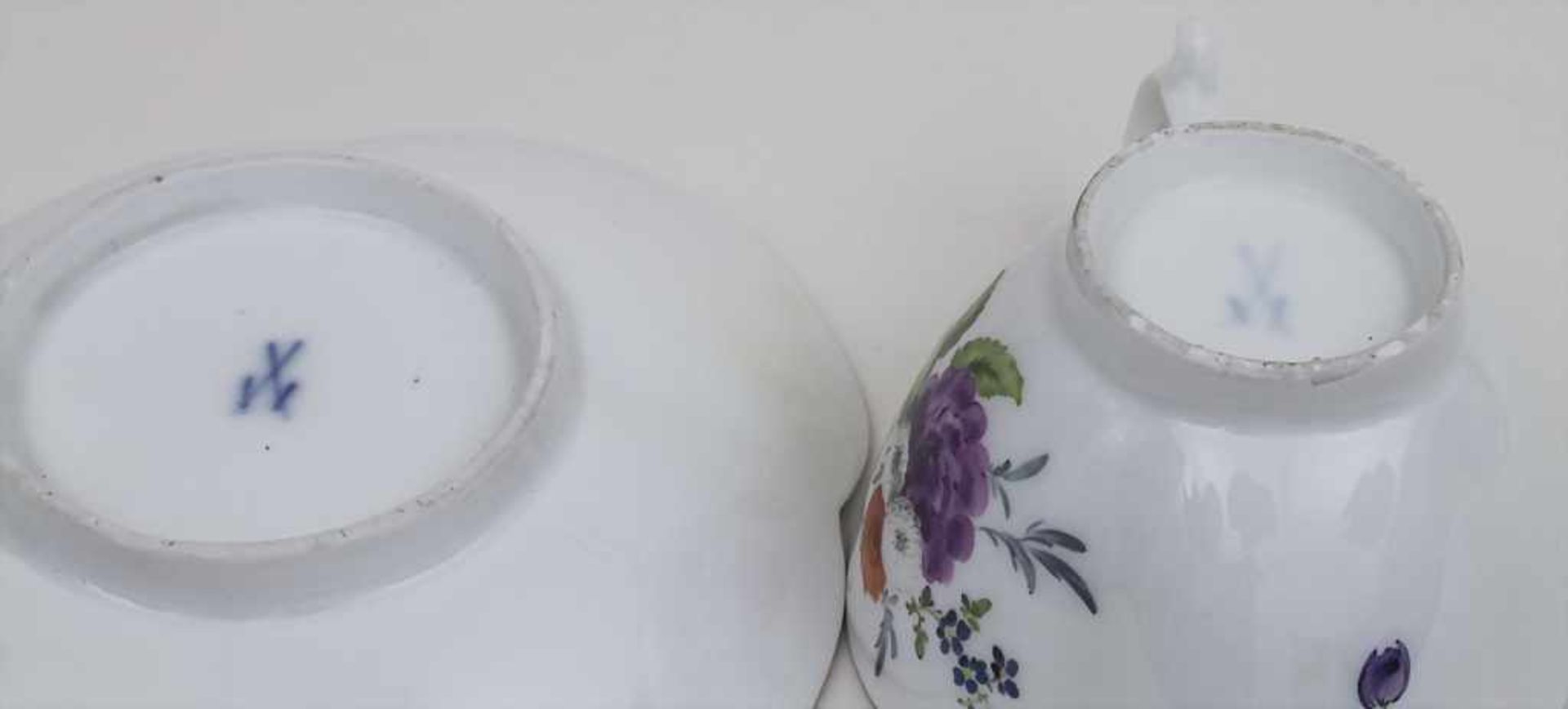 Vierpassige Tasse mit Untertasse / A quatrefoil shaped cup and saucer, Meissen, Mitte 18. Jh. - Bild 3 aus 3
