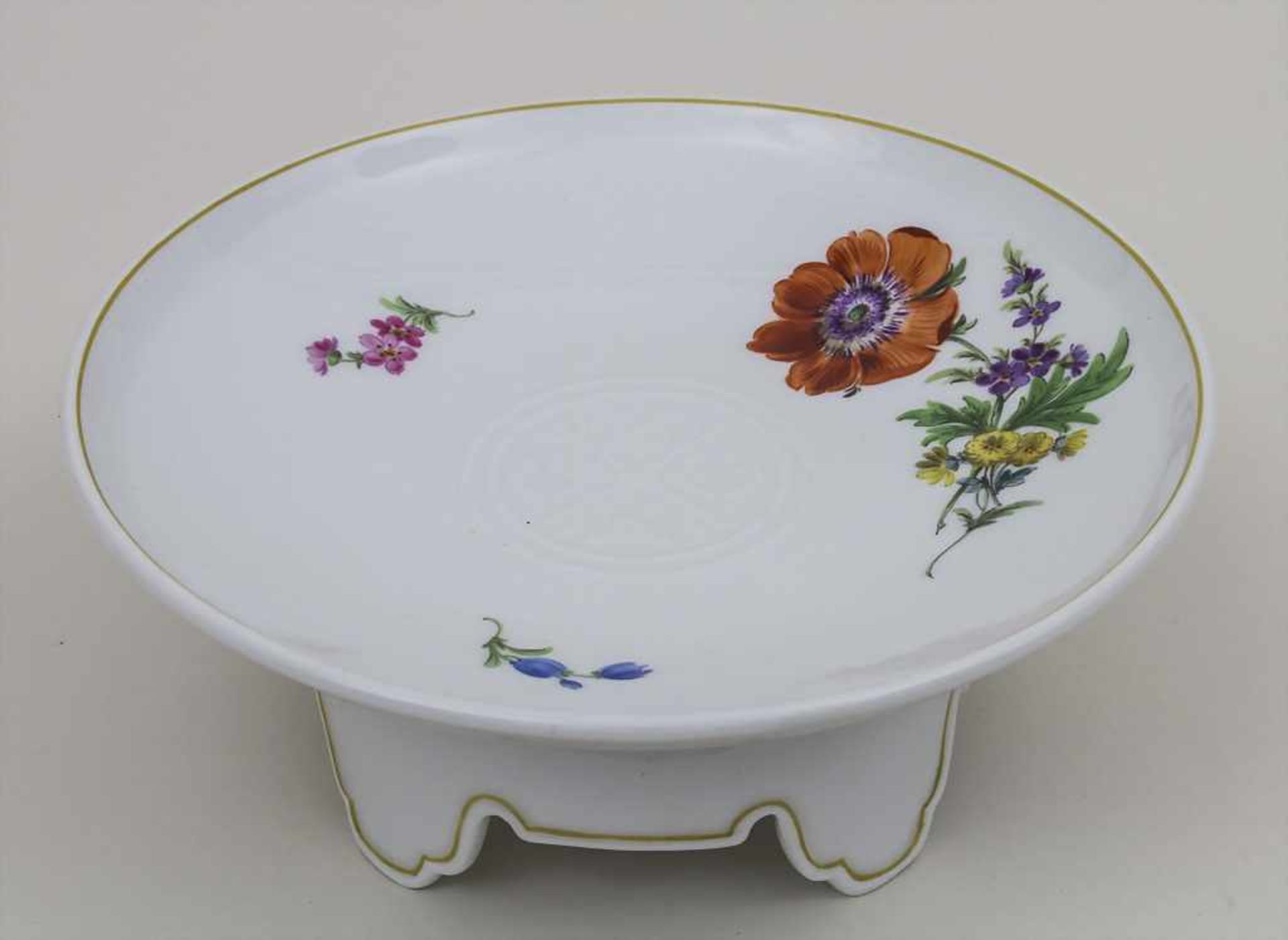 Art Déco Konfektschale mit reliefierter Mittelrosette / A footed dish with a poppy flower,