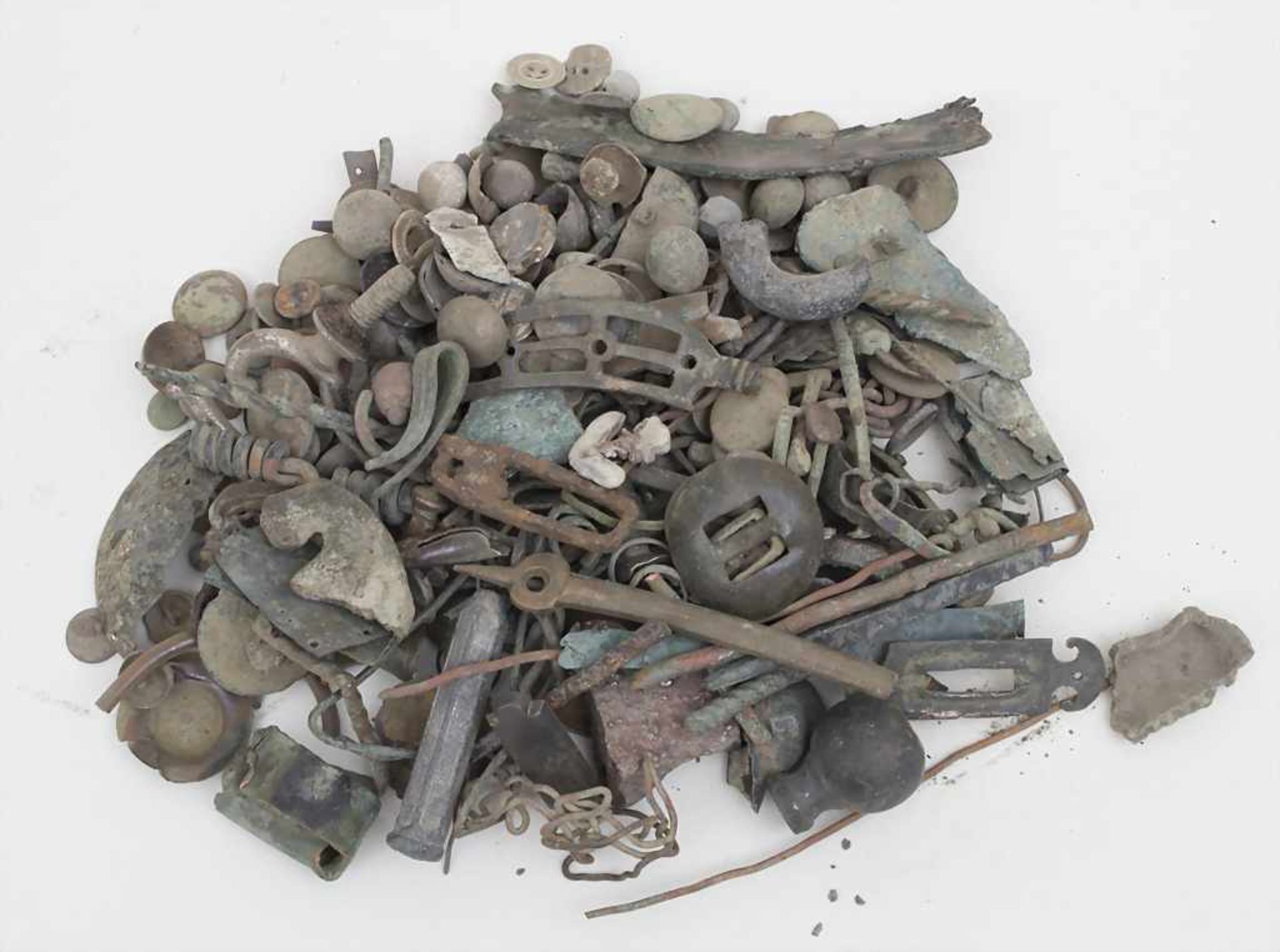 Lot Bronze-Artefakte römisch bis mittelalterlich / Bronze artefacts Roman to Medieval times Gewicht: