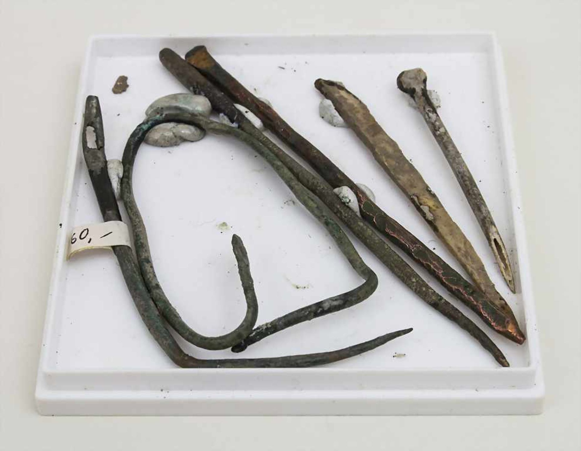 Lot 6 medizinische römische Instrumente / 6 Roman medical instruments Material: Knochen, Kupfer