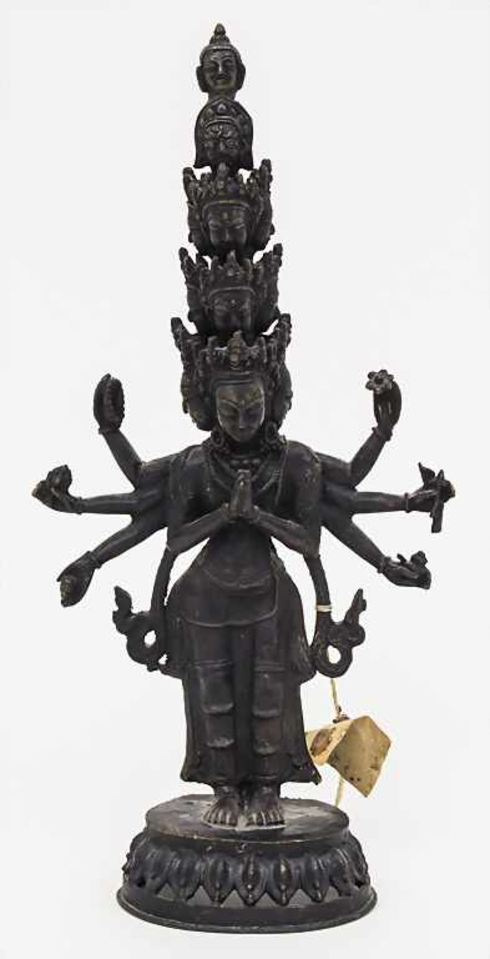 Buddha, Tibet, 20. Jh. Material: Bronze, dunkel patiniert, mit Ausfuhrsiegel,Höhe: 30 cm,Zustand: