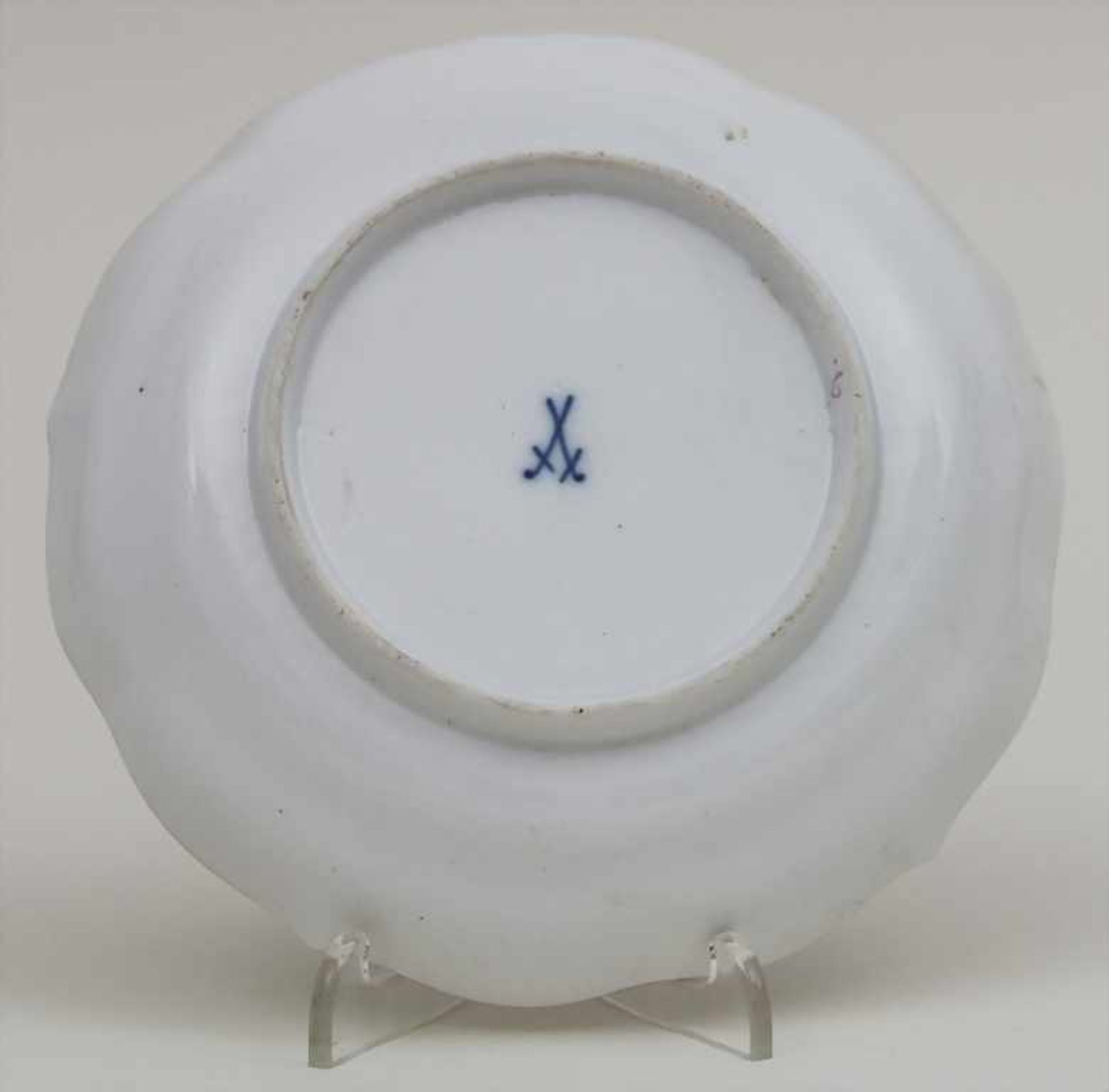 Kleine Zierschale / A decorative bowl, Meissen, um 1860 Material: Porzellan, polychrom bemalt und - Image 2 of 2