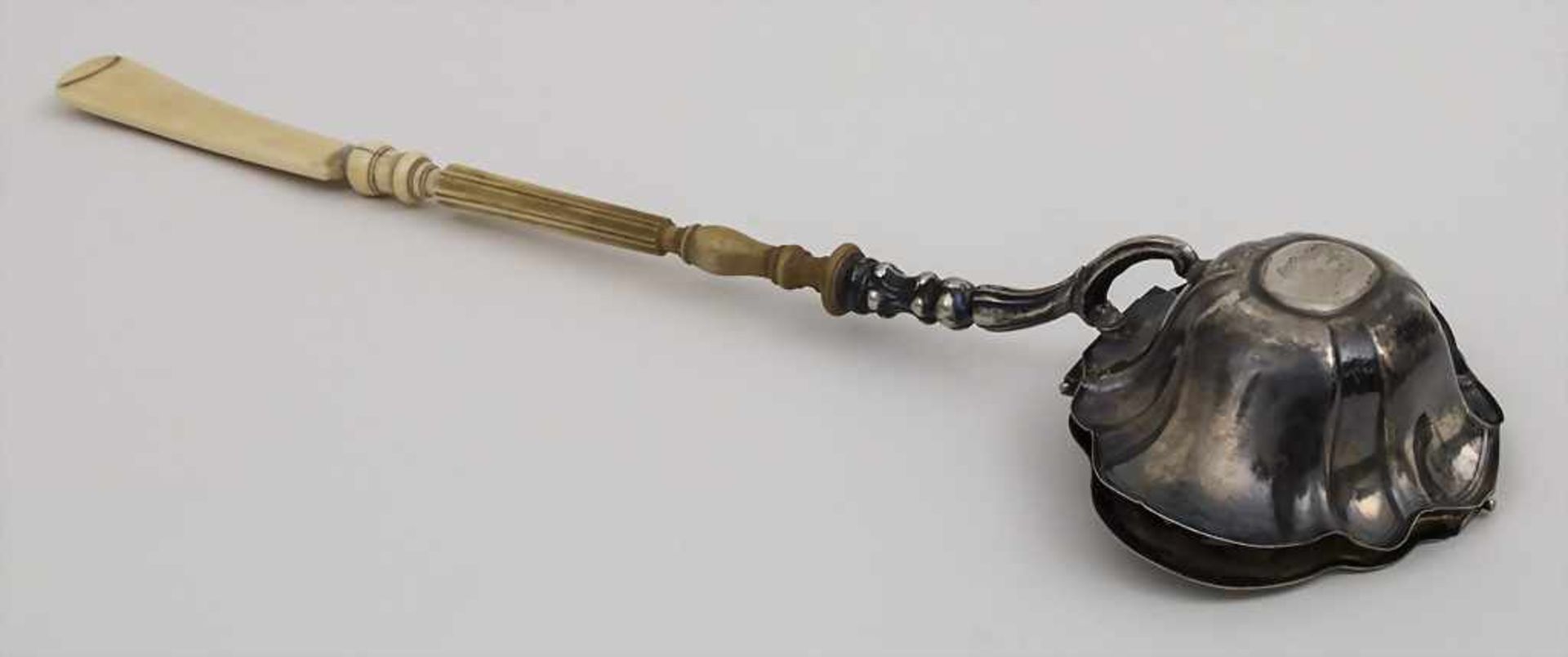 Bowlenkelle mit Beingriff / A punch ladle with bone handle, deutsch, vor 1888 Punzierung: Silber - Bild 2 aus 3