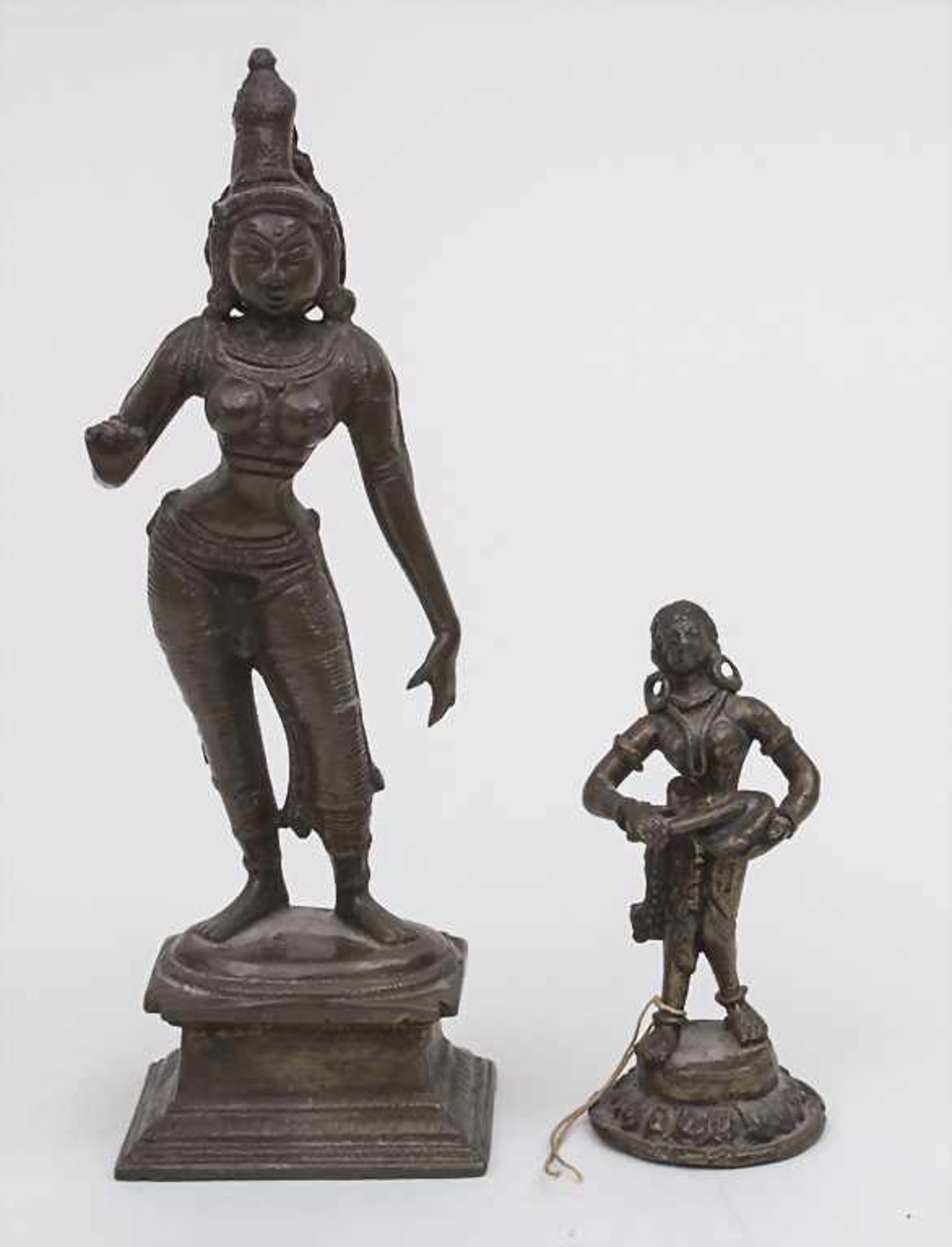 2 hinduistische Gottheiten / 2 Hindu deities, Indien, 19./20. Jh. Material: Bronze, mit
