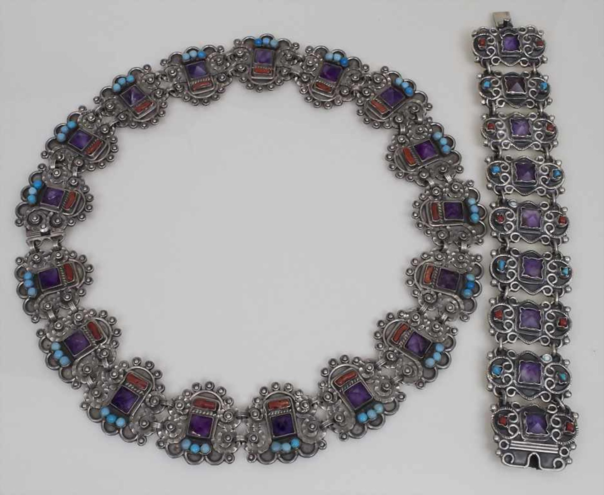 Hals- und Armband mit Amethyst, Türkis und Koralle/ A necklace with bracelet with amethyst,
