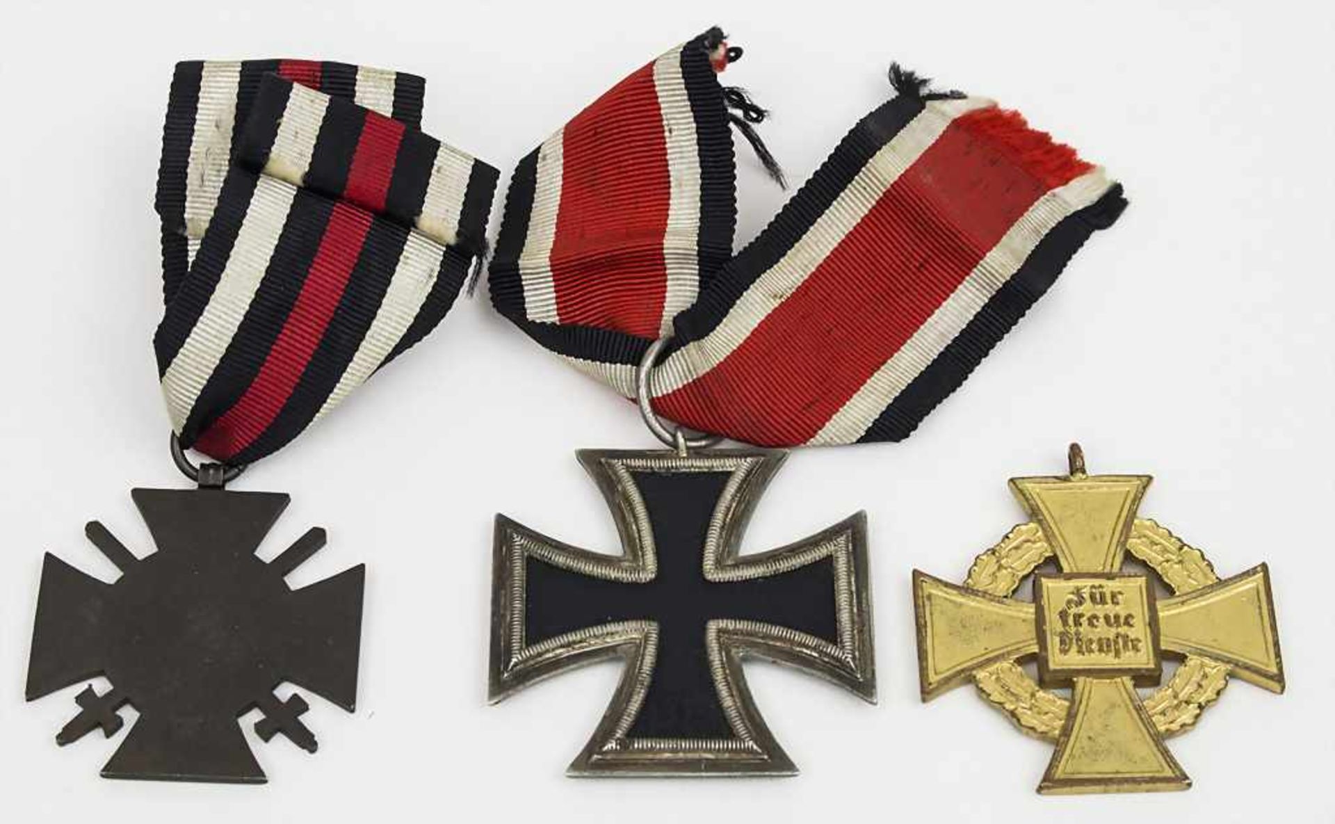 3 Ehrenauszeichnungen / 3 honor medals, 2. WK Eisernes Kreuz am Band, 2. Klasse 1939;Treuedienst- - Bild 2 aus 2