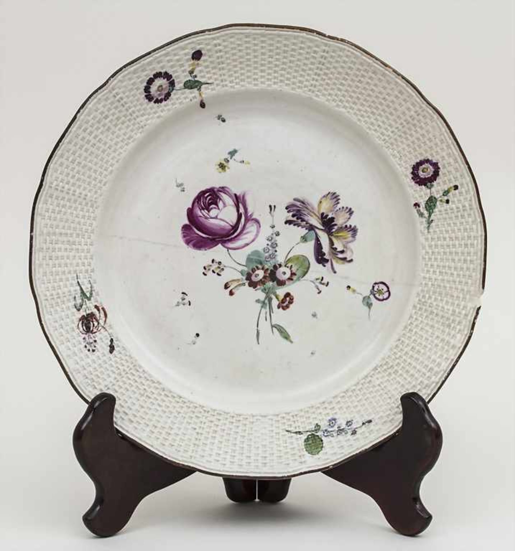 Teller mit Blumenmalerei / A plate with flowers, Frankenthal, um 1774 Material: Porzellan,