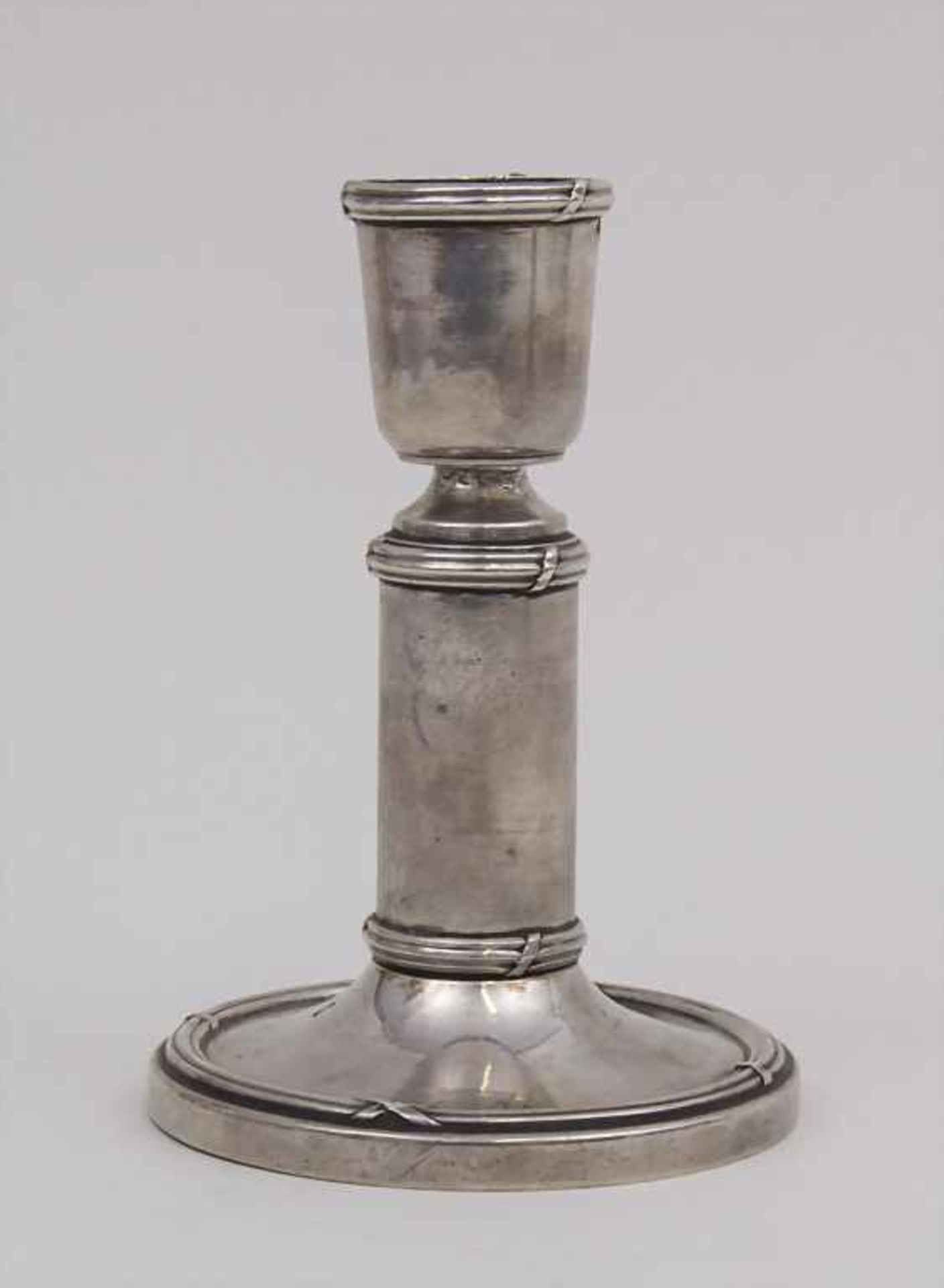 Tischleuchter / A candle holder, Paris, um 1870 Material: 950er Silber, Punzierung: Minerva Kopf,