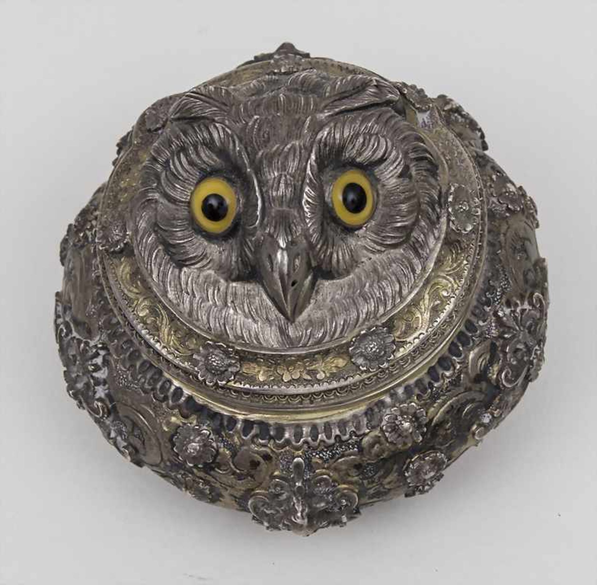 Zierdose mit Eulenkopf / A decorative lidded box with owl head, 19. Jh. Material: Silber, innen - Image 2 of 2