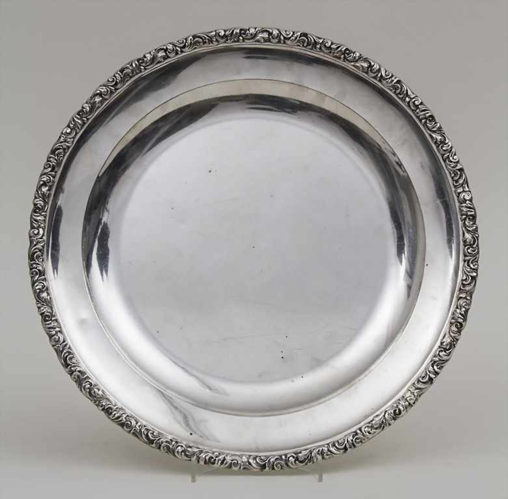 Runde Silberplatte / A silver platter, Louis Manaut, Paris, um 1840 Material: Silber,Punzierung:
