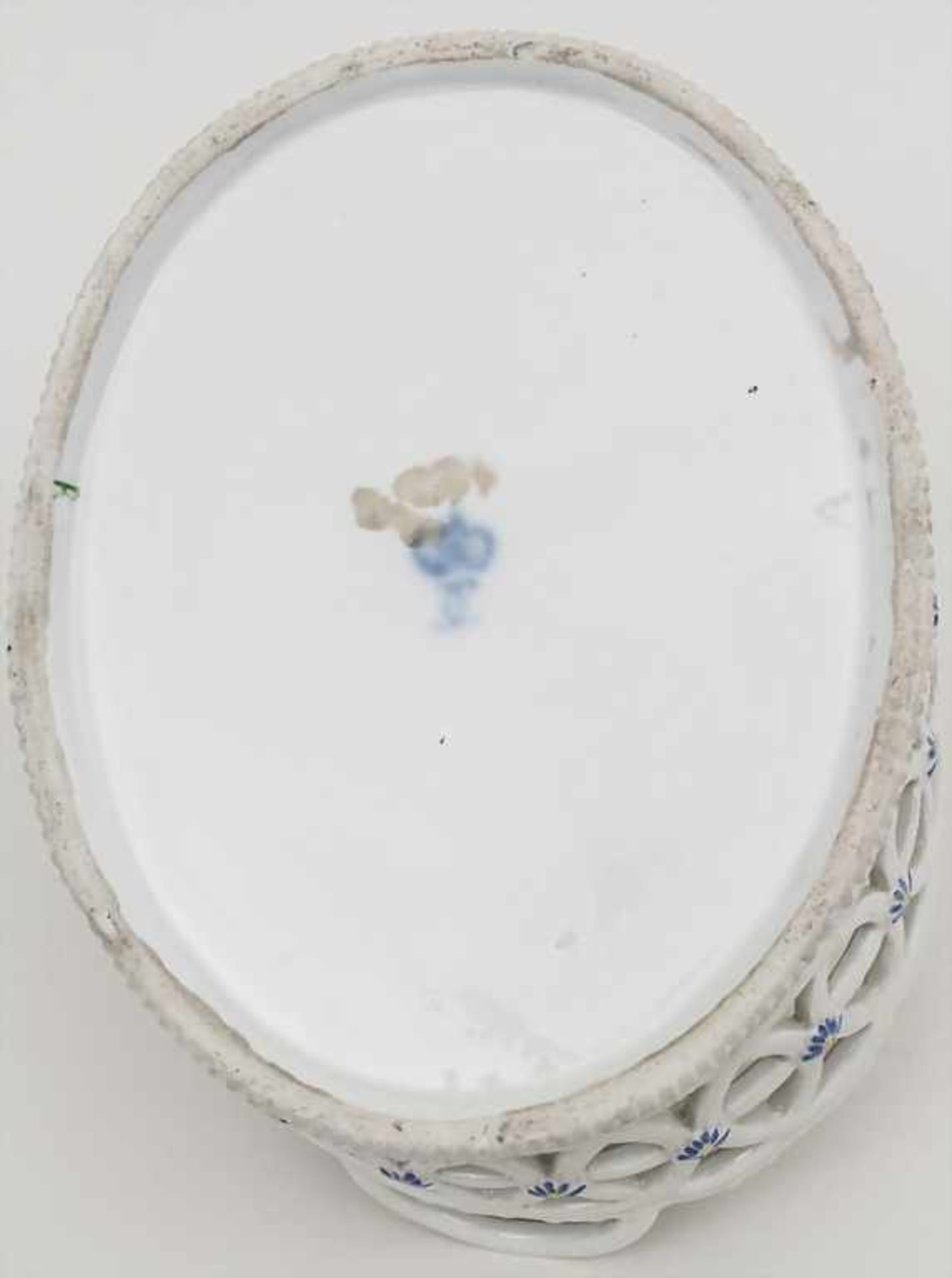 Ovale Korbschale / An oval basket, Ludwigsburg, um 1750 Material: Porzellan, polychrom bemalt, - Bild 3 aus 3