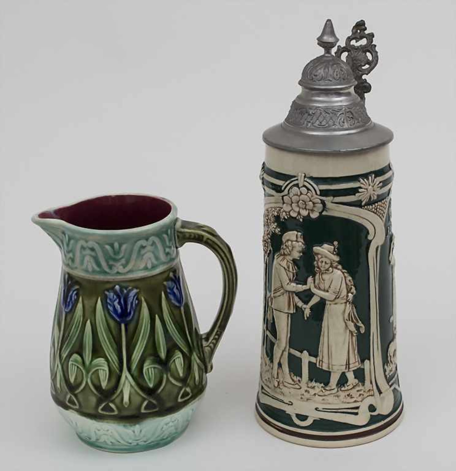 Art Déco Keramikvase mit Blütenrelief / An Art Nouveau vase with flowers, Frankreich, um 1920