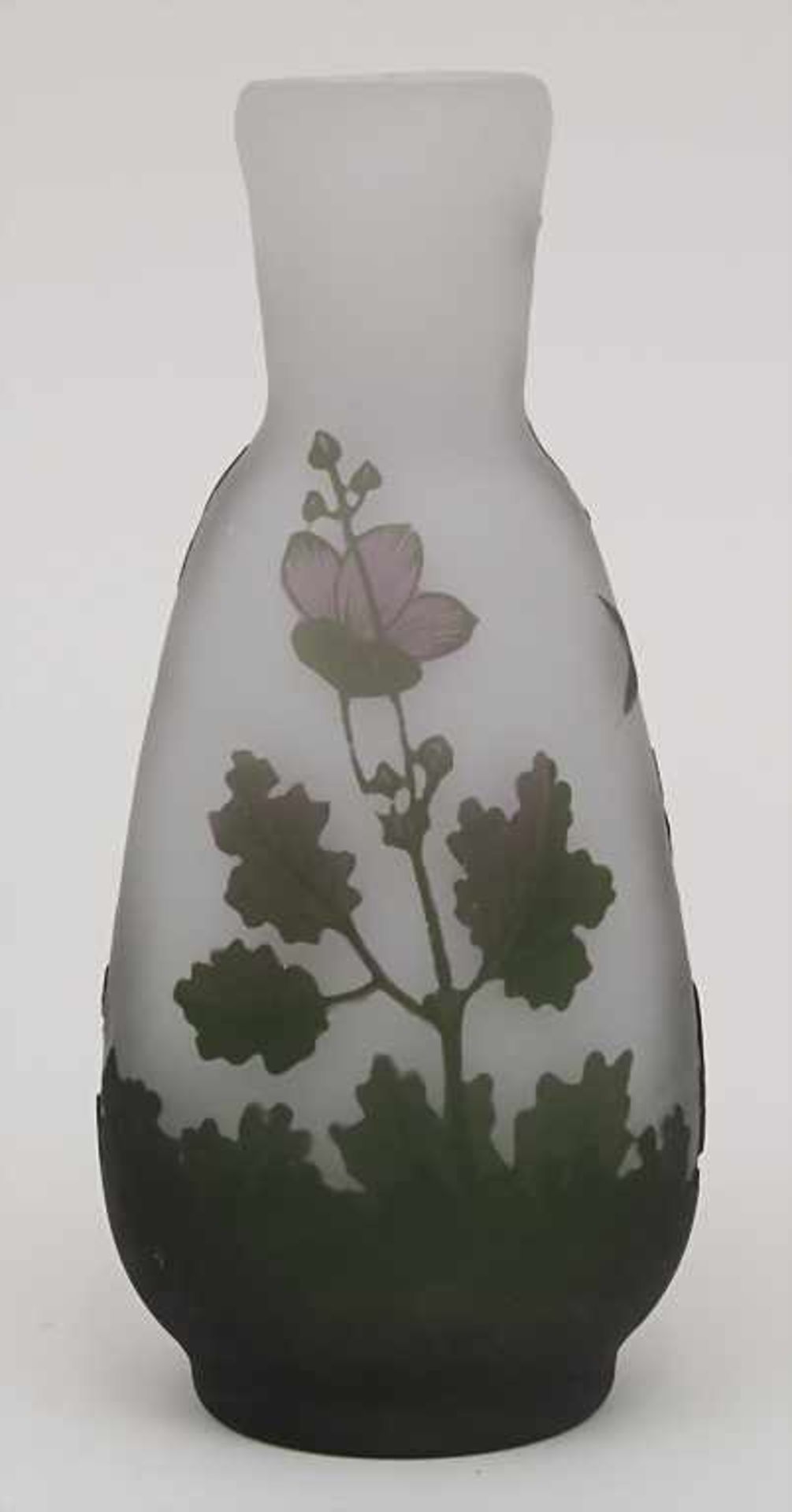 Jugendstil Vase mit Blumen / An Art Nouveau vase with flowers, Vereinigte Lausitzer Glaswerke, - Bild 2 aus 4