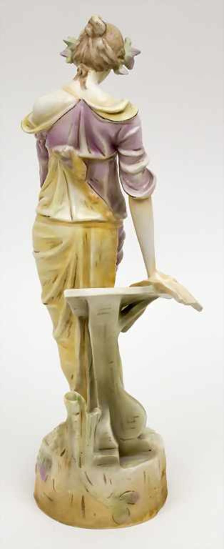 Große Jugendstil Figur 'Junge Frau mit Notenblättern' / An Art Nouveau figurine 'young woman with - Bild 3 aus 5