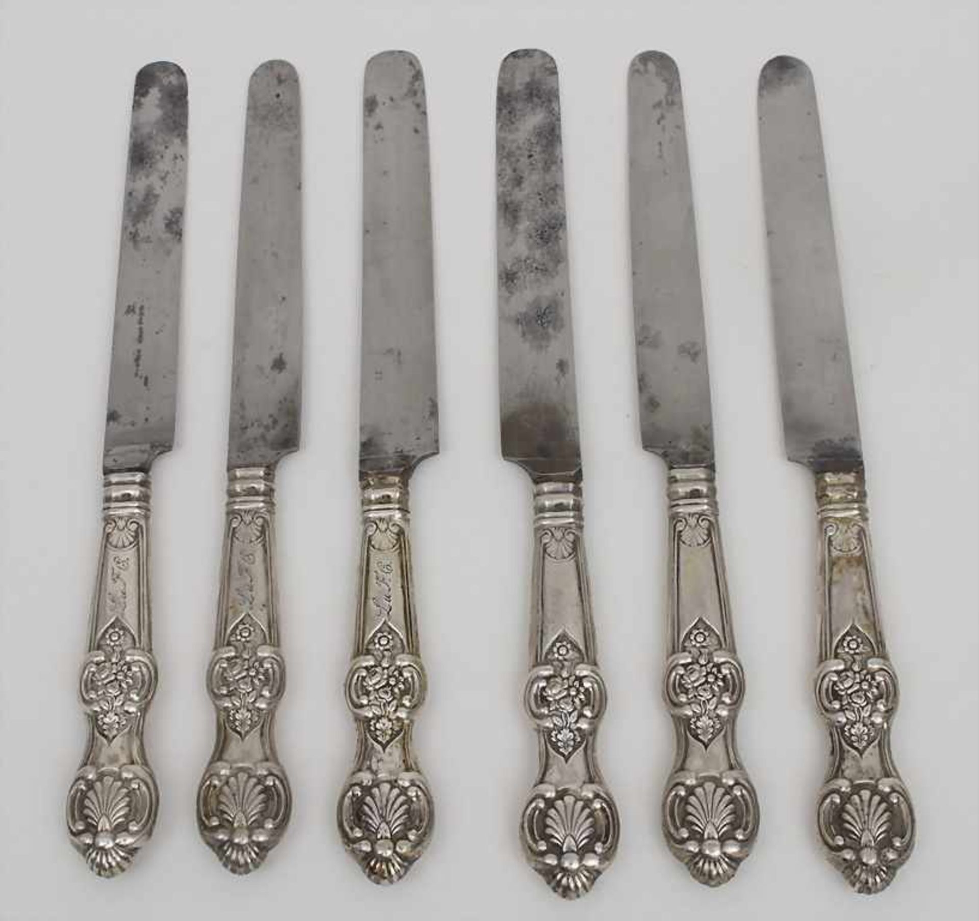 6 Dessertmesser / 6 dessert knives, deutsch, 1. Hälfte 19. Jh. Material: 13 lötiges Silber,