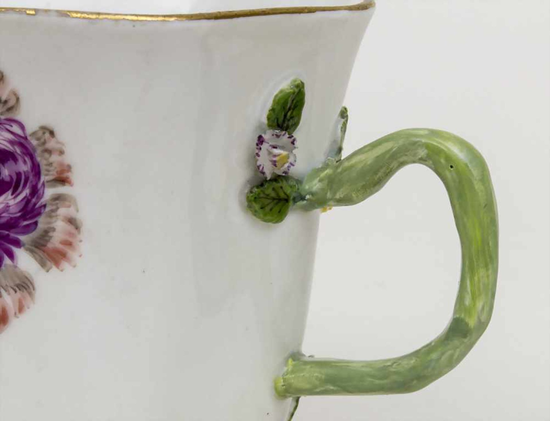 Trembleuse / A chocolat cup, Meissen, ca. 1750 Material: Porzellan, bemalt u. glasiert,Marke: - Bild 3 aus 3