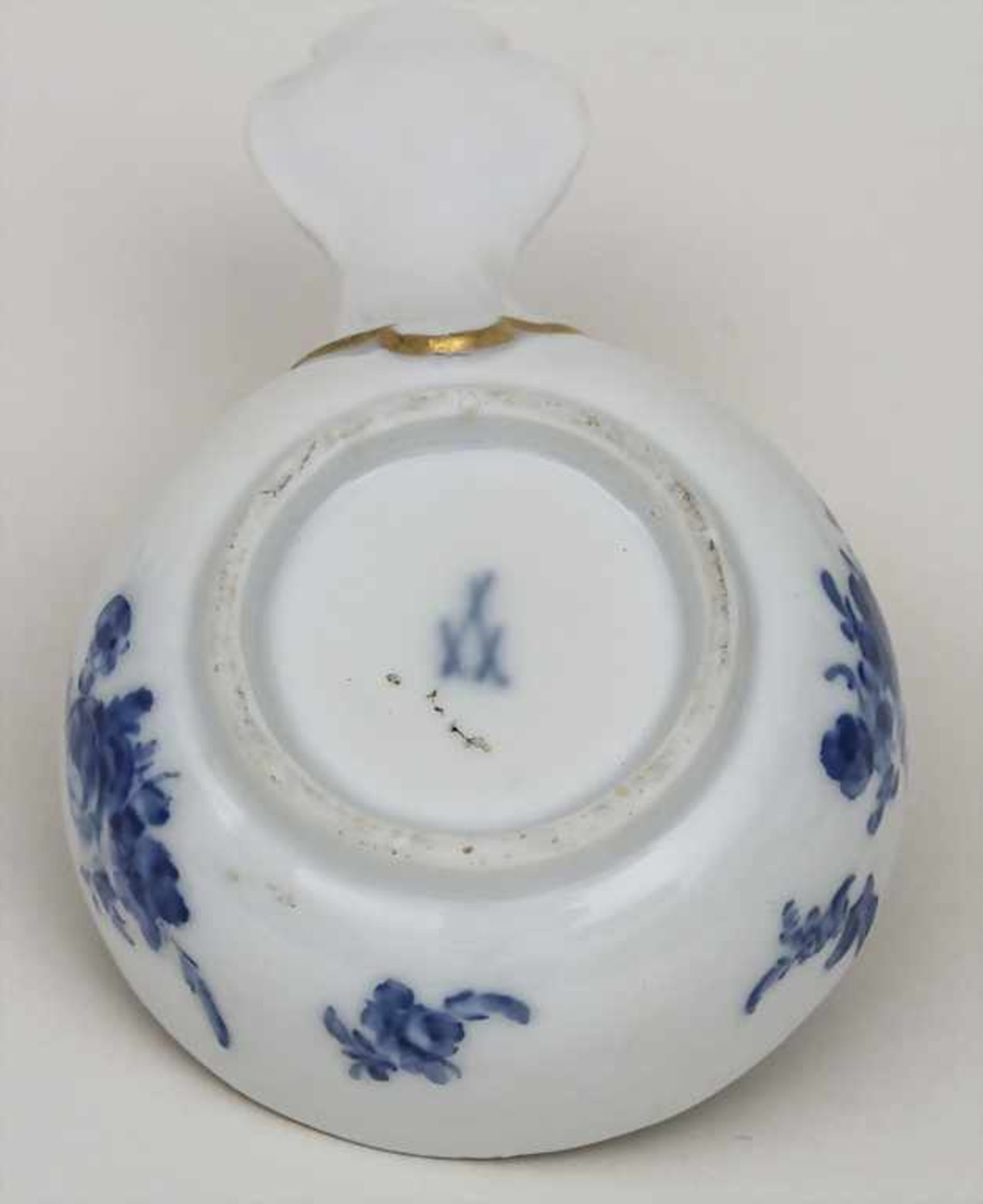 Kleines Henkelgefäß / A small dish with handle, Meissen, Anfang 19. Jh. Material: Porzellan, - Image 2 of 2