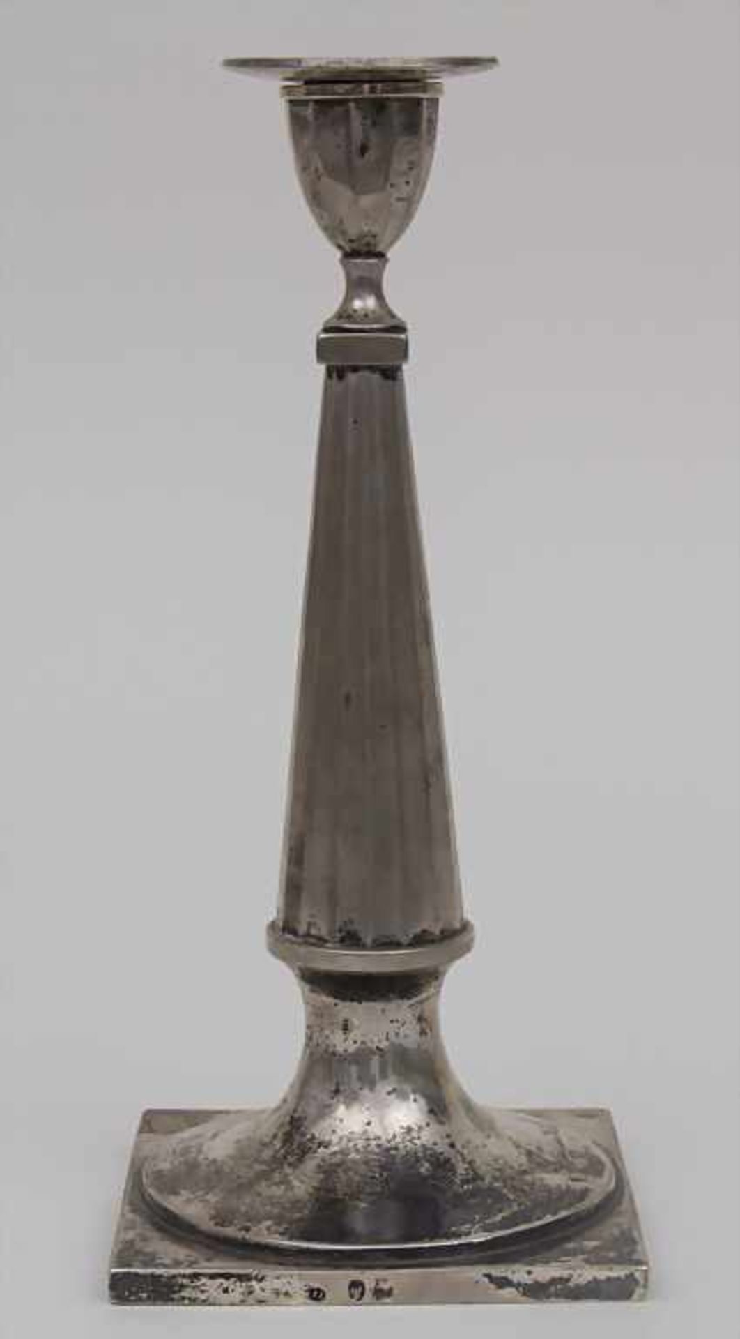 Empire Kerzenleuchter / A candlestick, Frankfurt, um 1800 Material: Silber 13 lot,Punzierung: