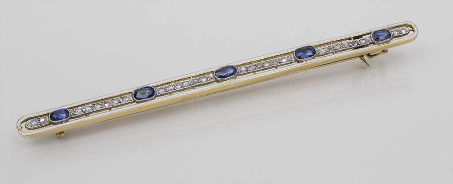 Stabbrosche mit Saphiren und Diamanten / A brooch with sapphires and diamonds, Frankreich, um 1900