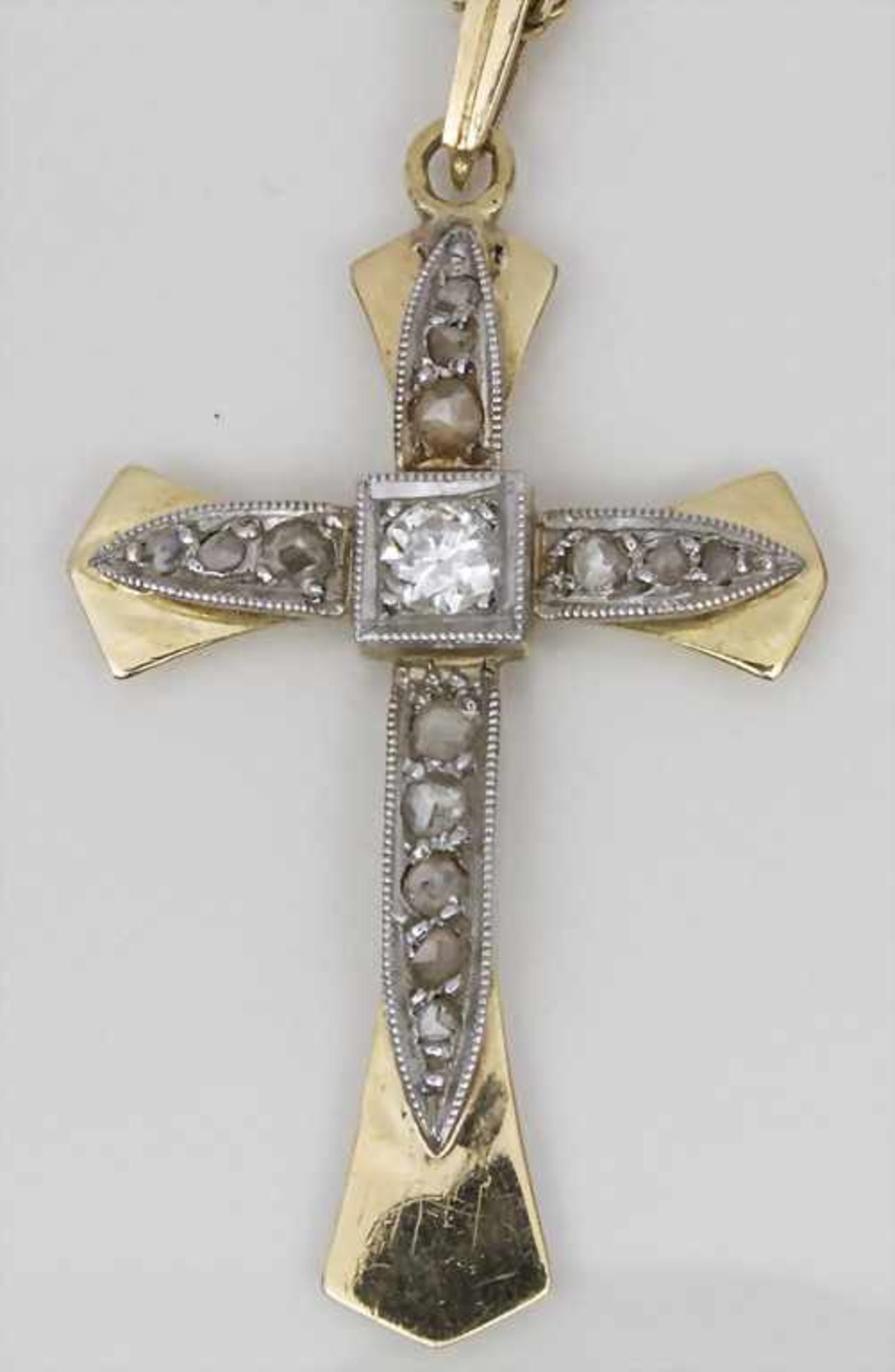 Diamantbesetztes Kreuz / A cross with diamonds, um 1900 Material: Gelbgold 750/000 18 Kt, 14