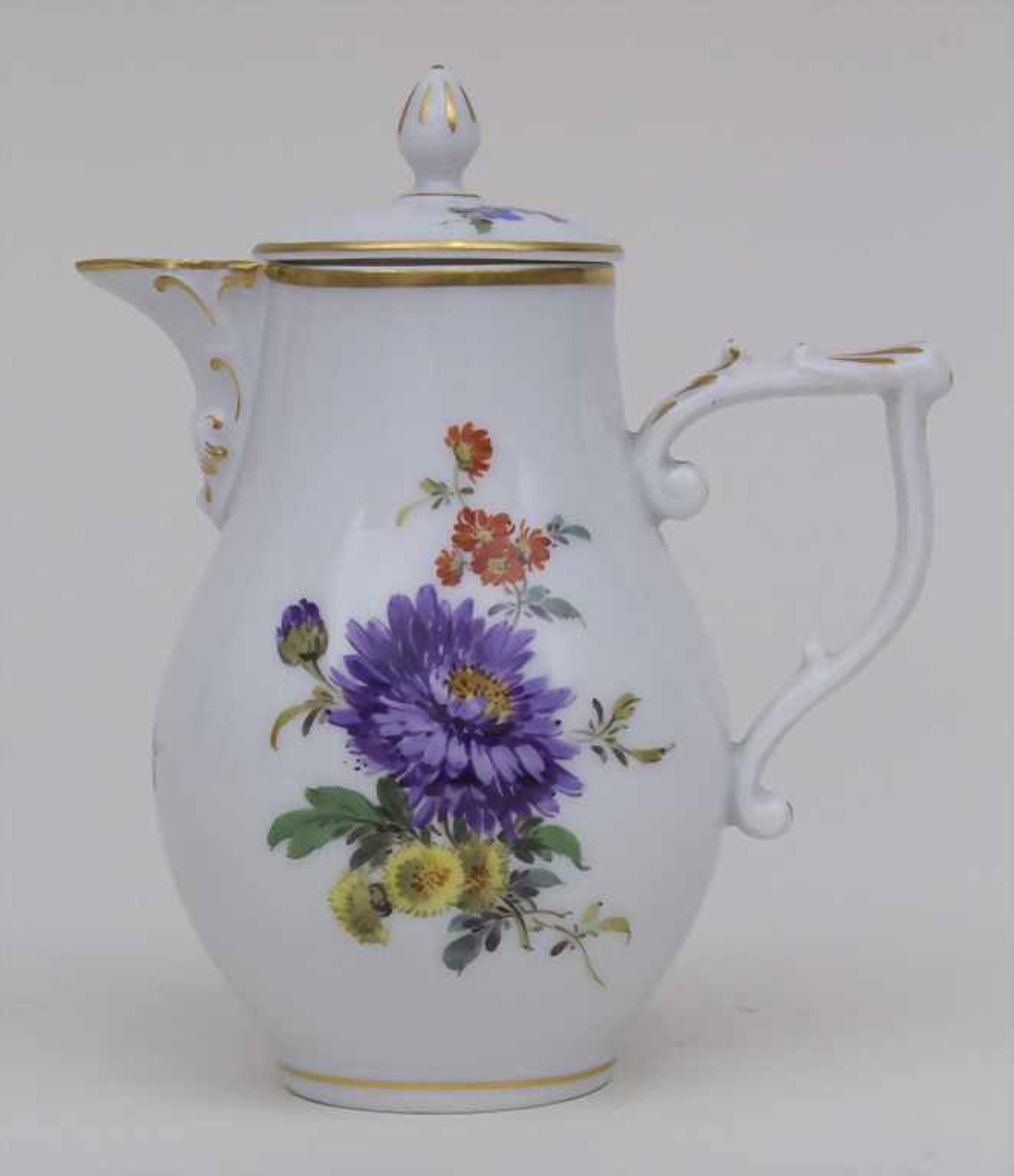 Kännchen mit Blumenmalerei / A small pot with flowers, Meissen, 1924-34 Material: Porzellan,